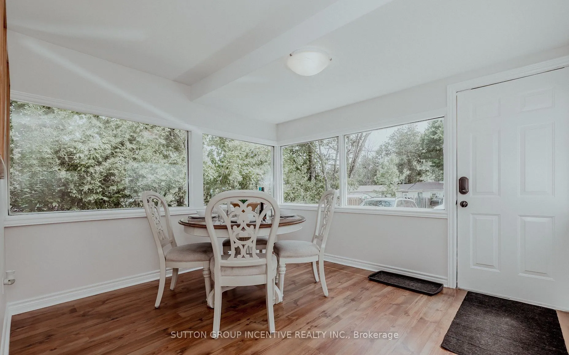 711 Innisfil Beach Road
