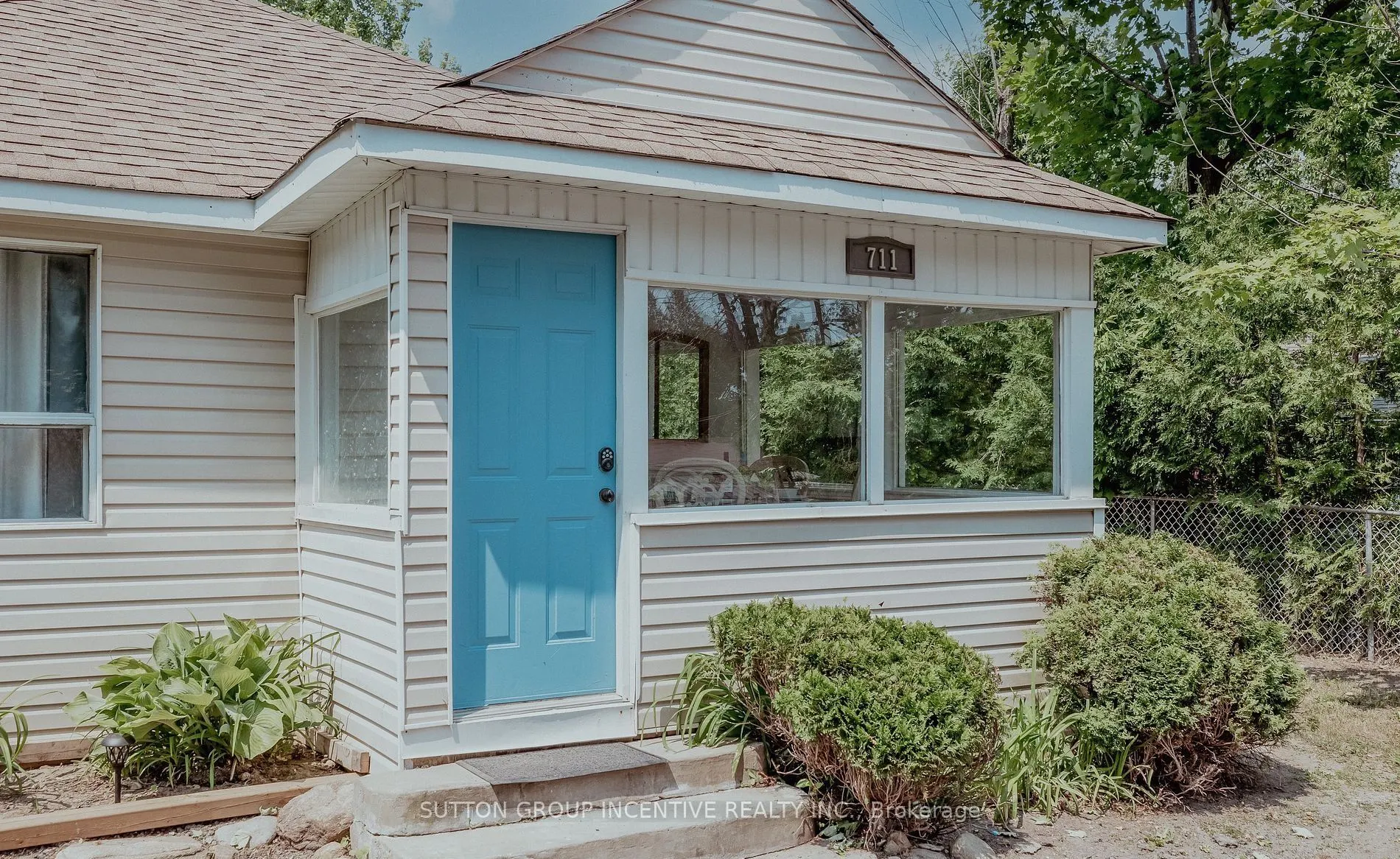 711 Innisfil Beach Road