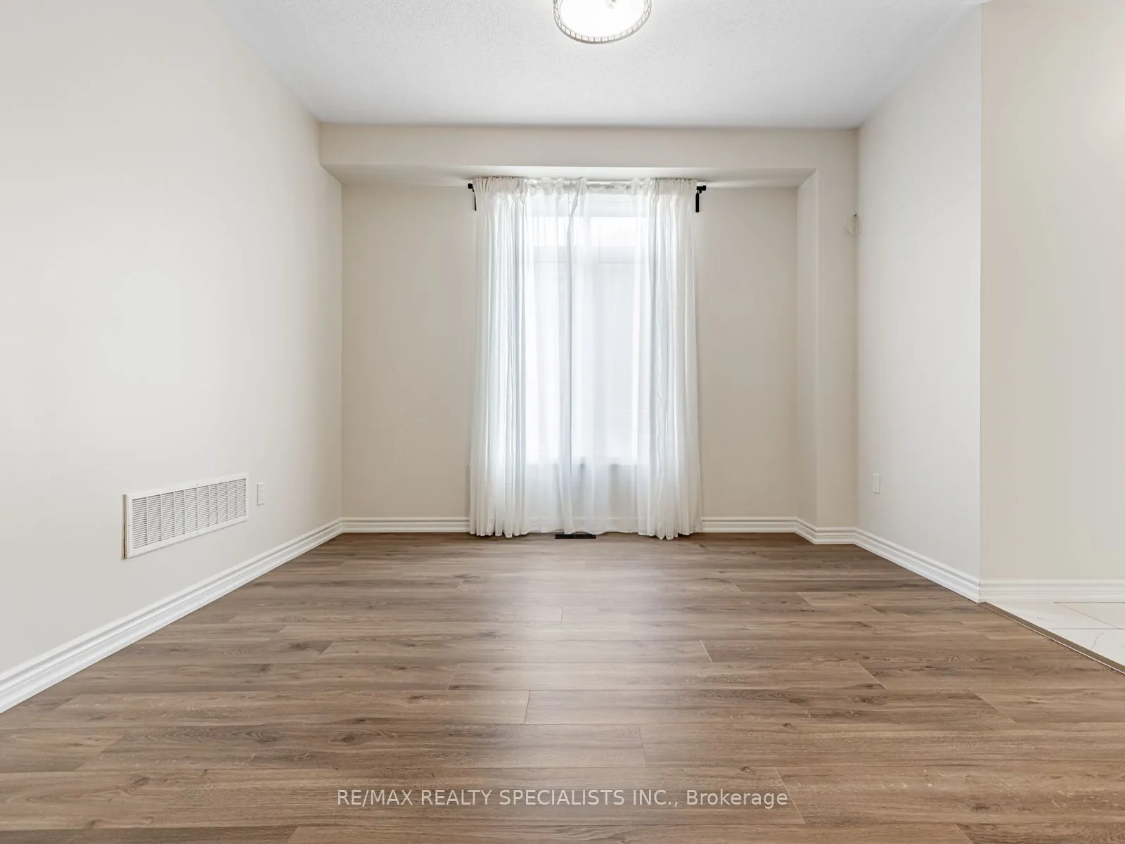 68 Ferragine Crescent