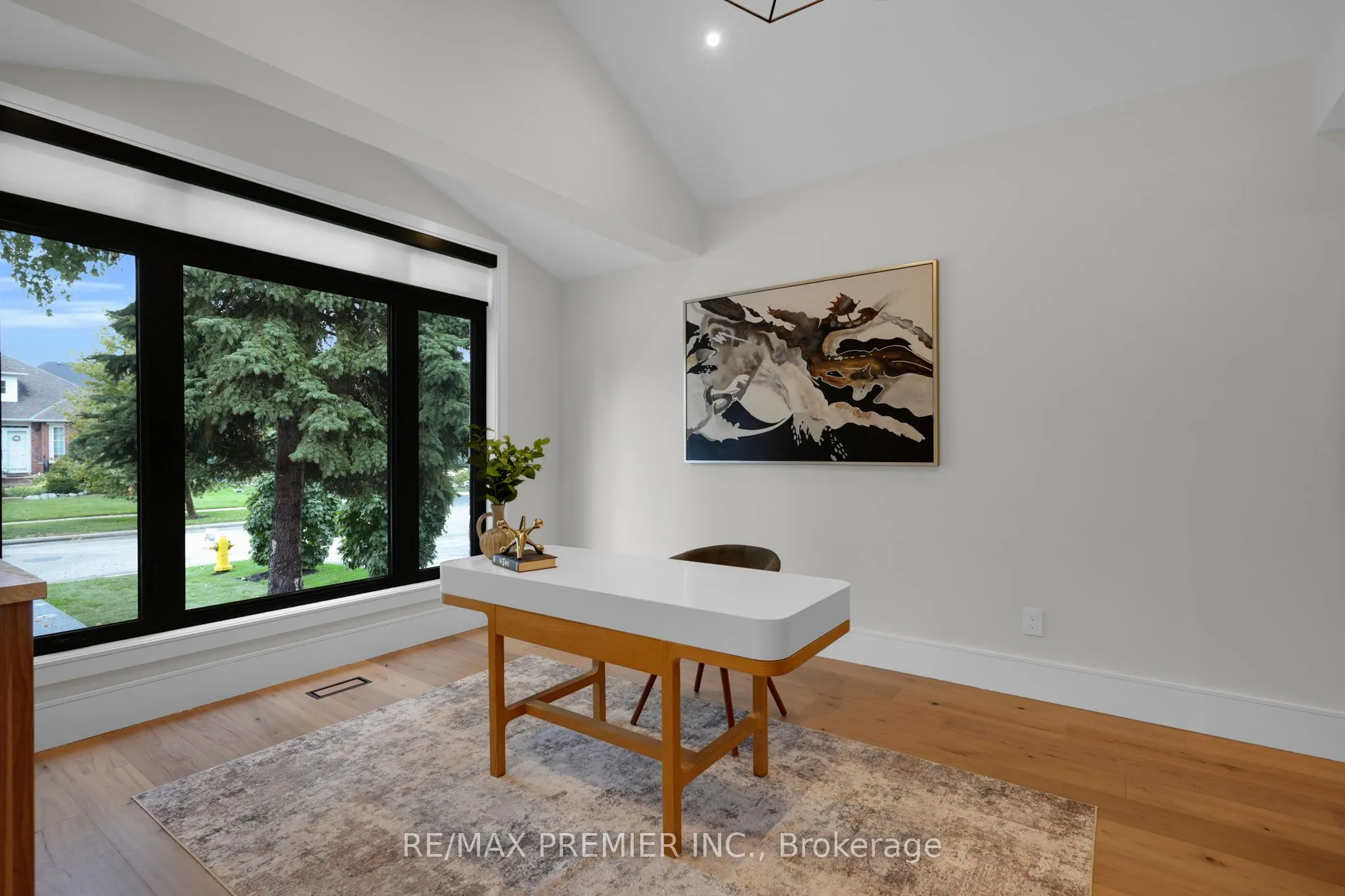 19 Polo Crescent