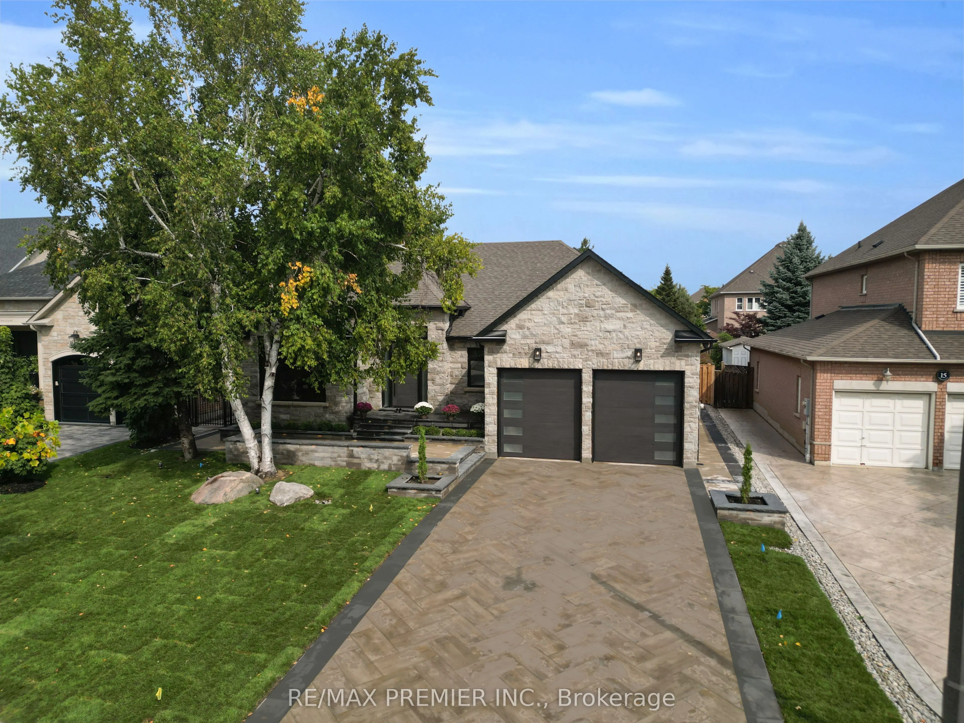 19 Polo Crescent