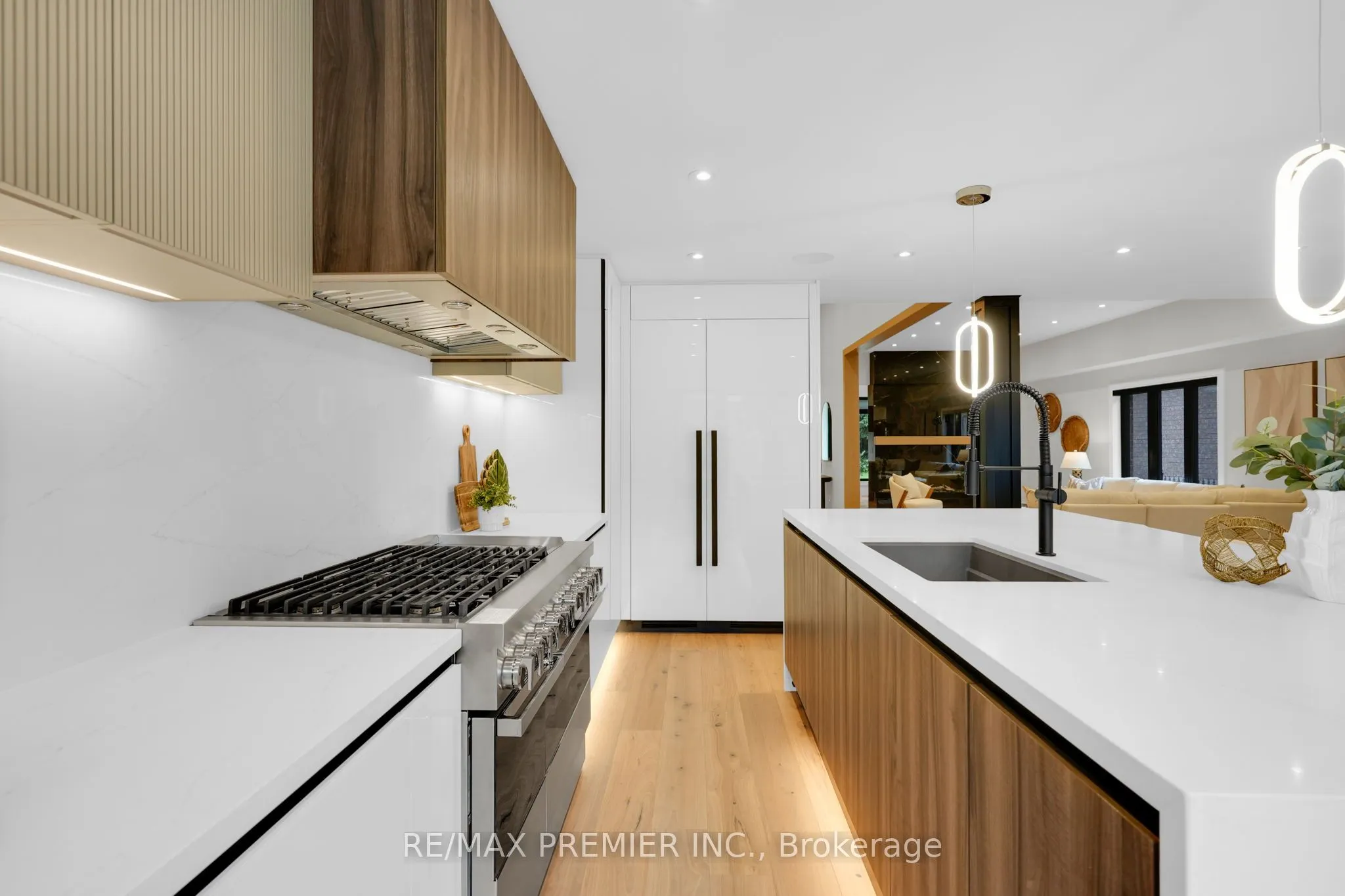 19 Polo Crescent