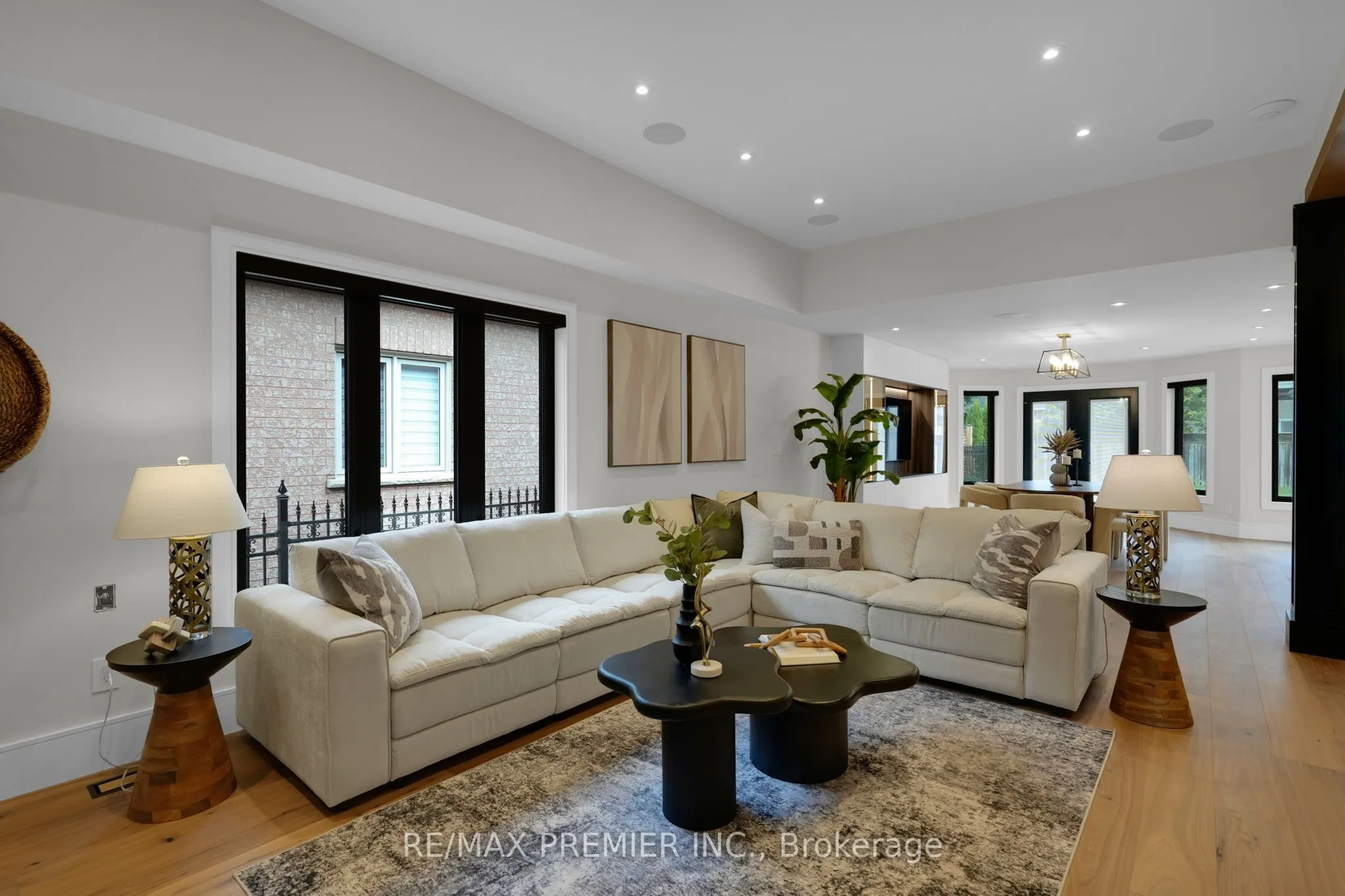 19 Polo Crescent