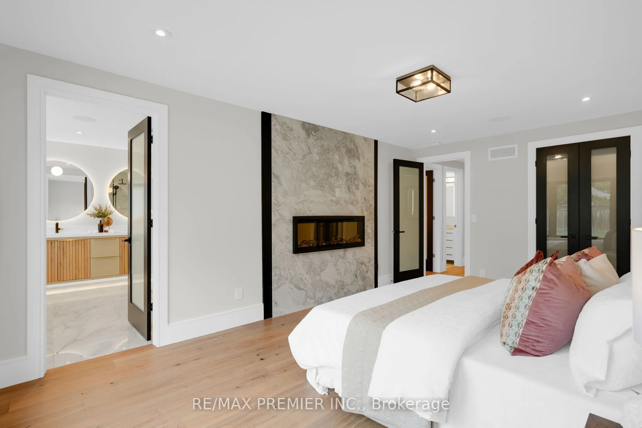 19 Polo Crescent