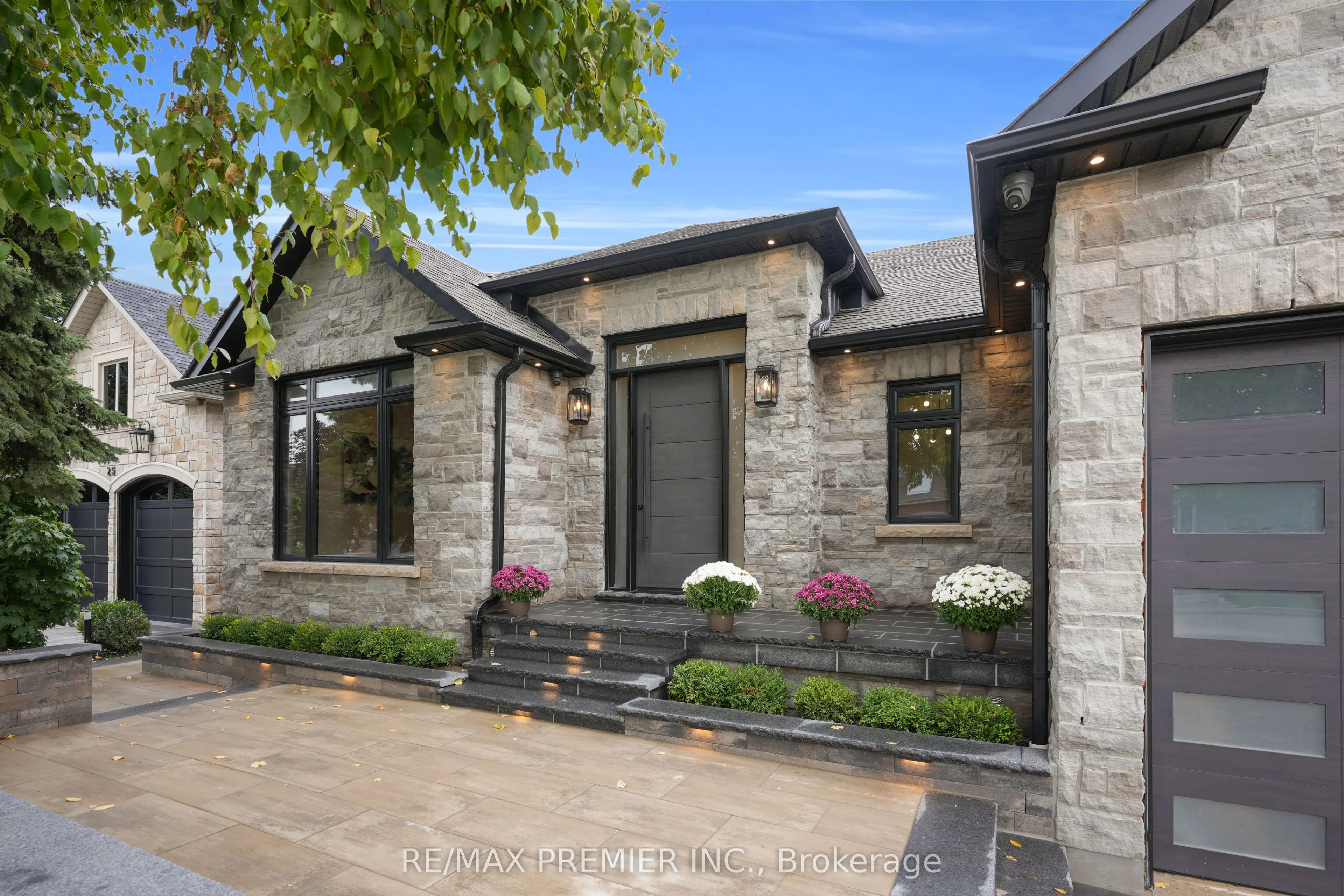 19 Polo Crescent