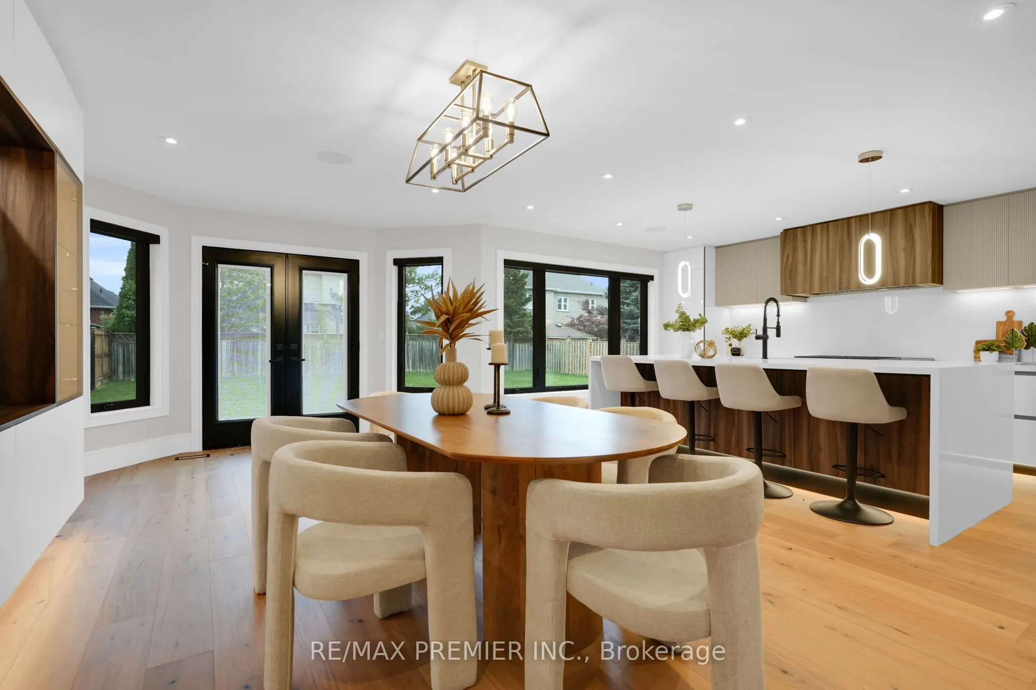 19 Polo Crescent