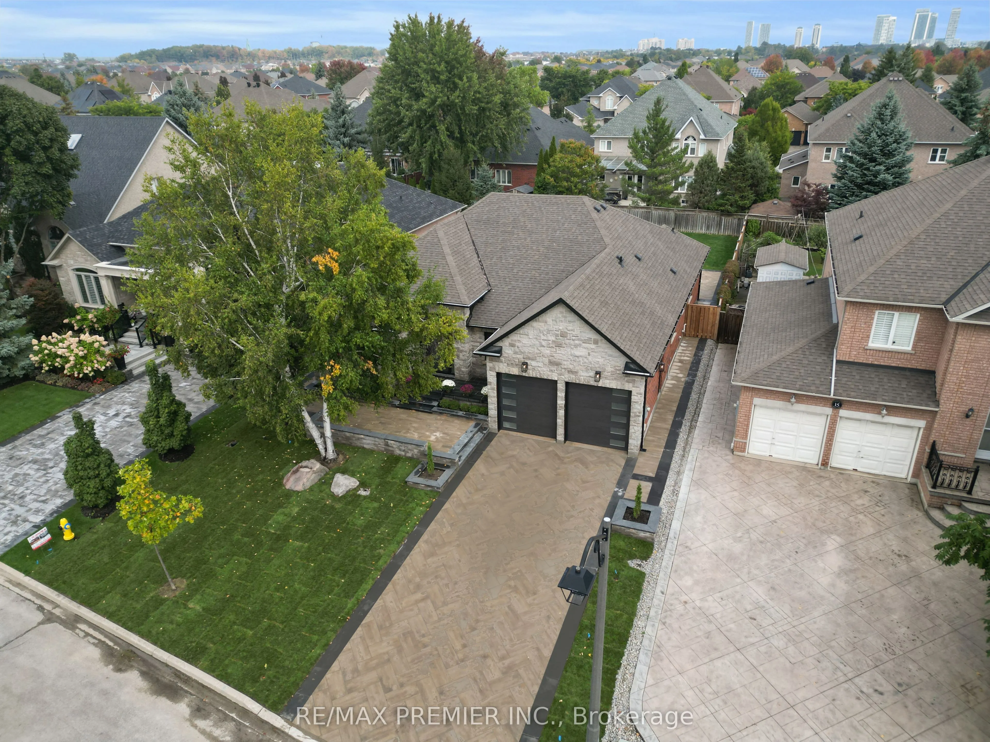 19 Polo Crescent