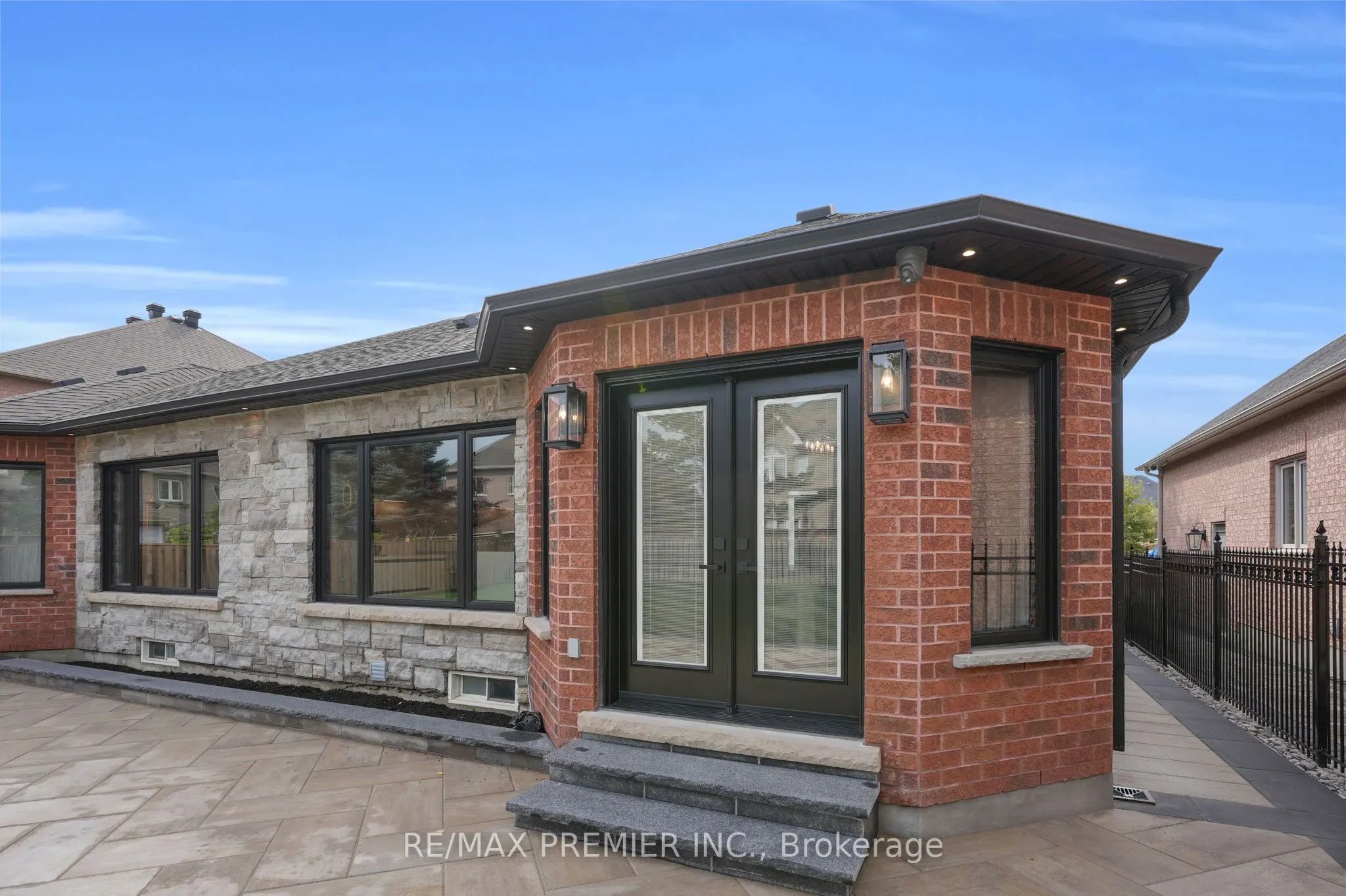 19 Polo Crescent