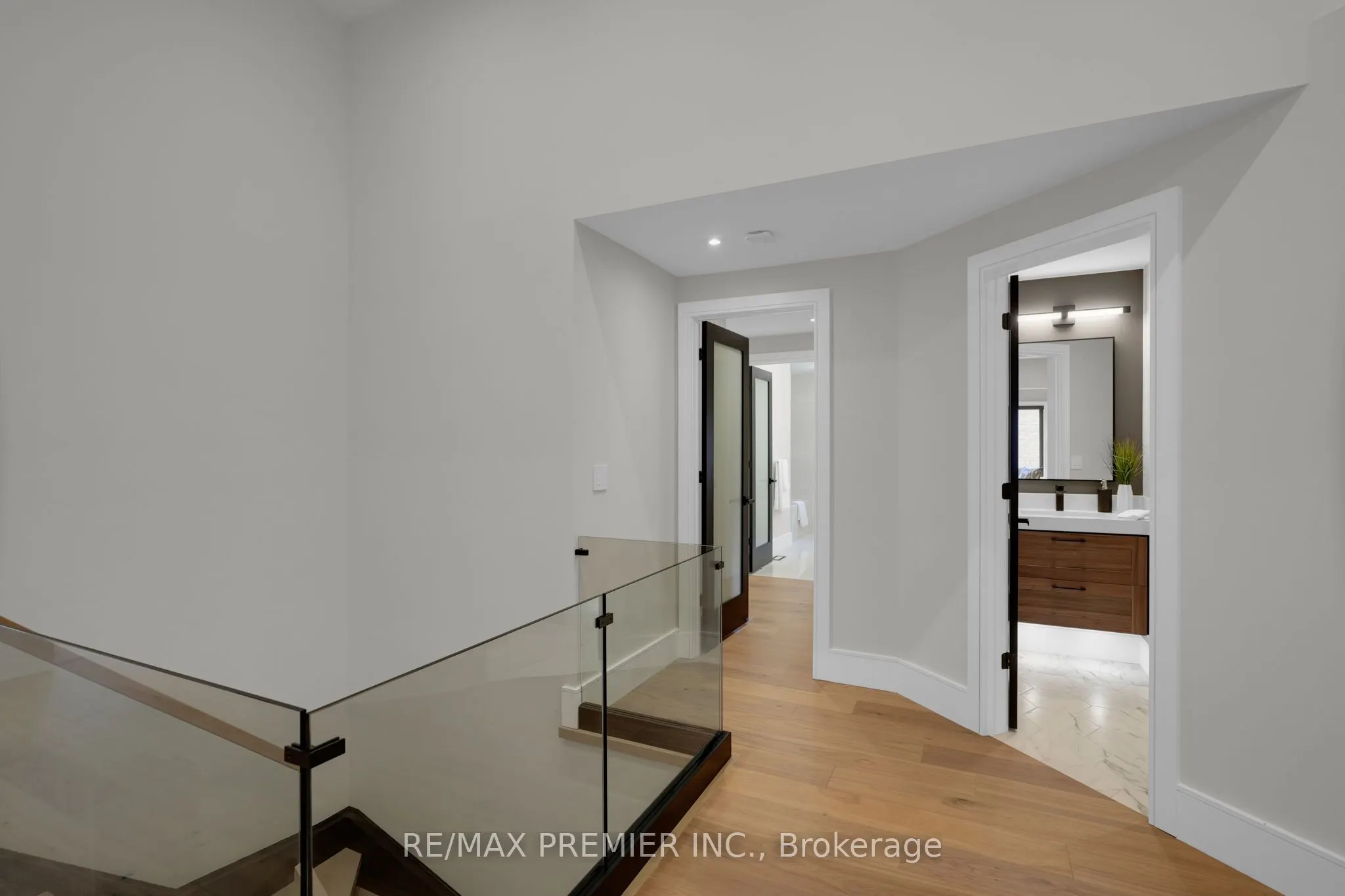 19 Polo Crescent