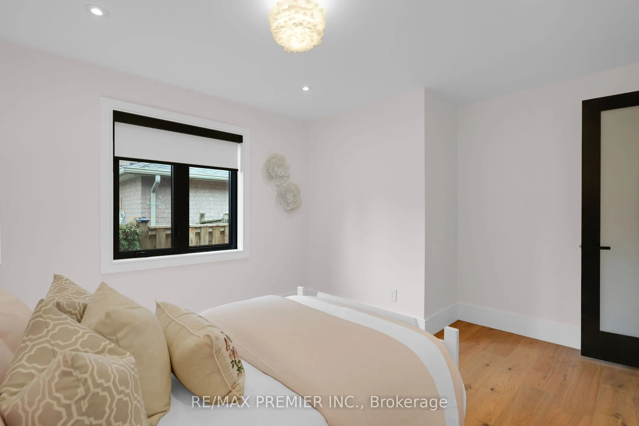19 Polo Crescent