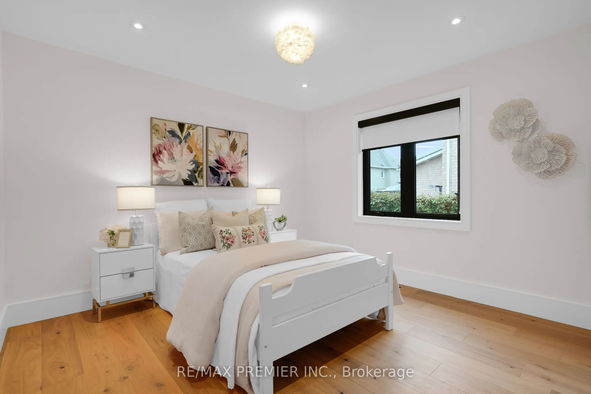 19 Polo Crescent