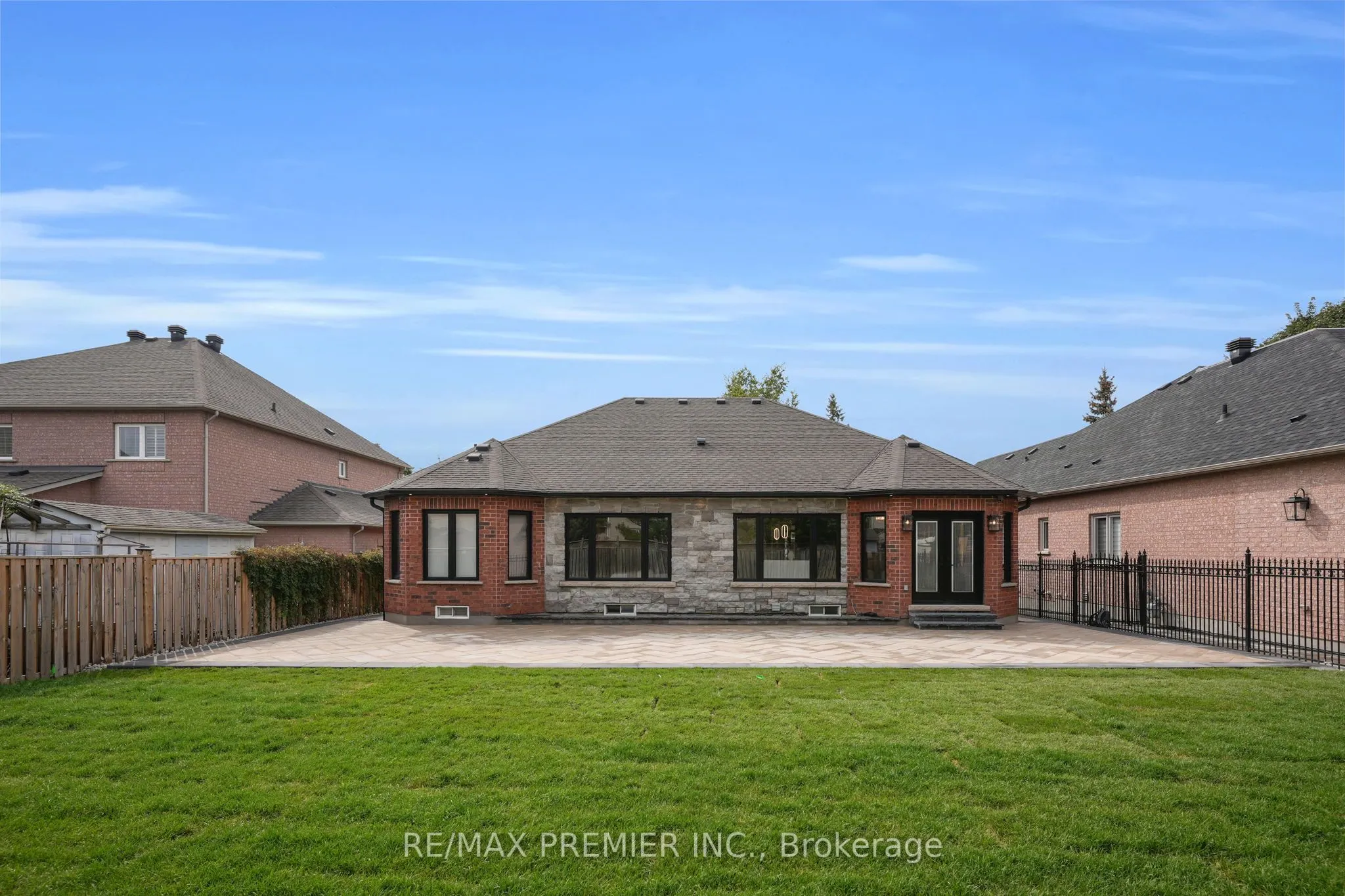 19 Polo Crescent