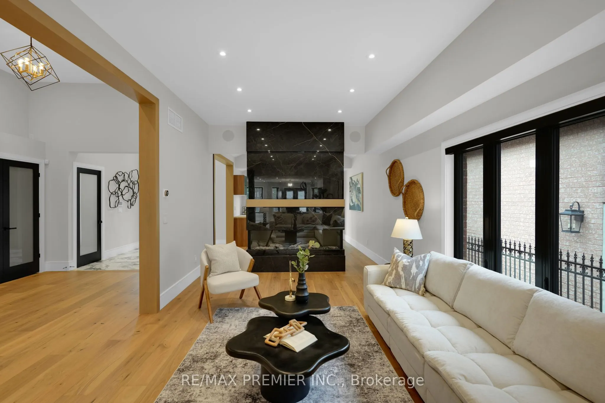 19 Polo Crescent