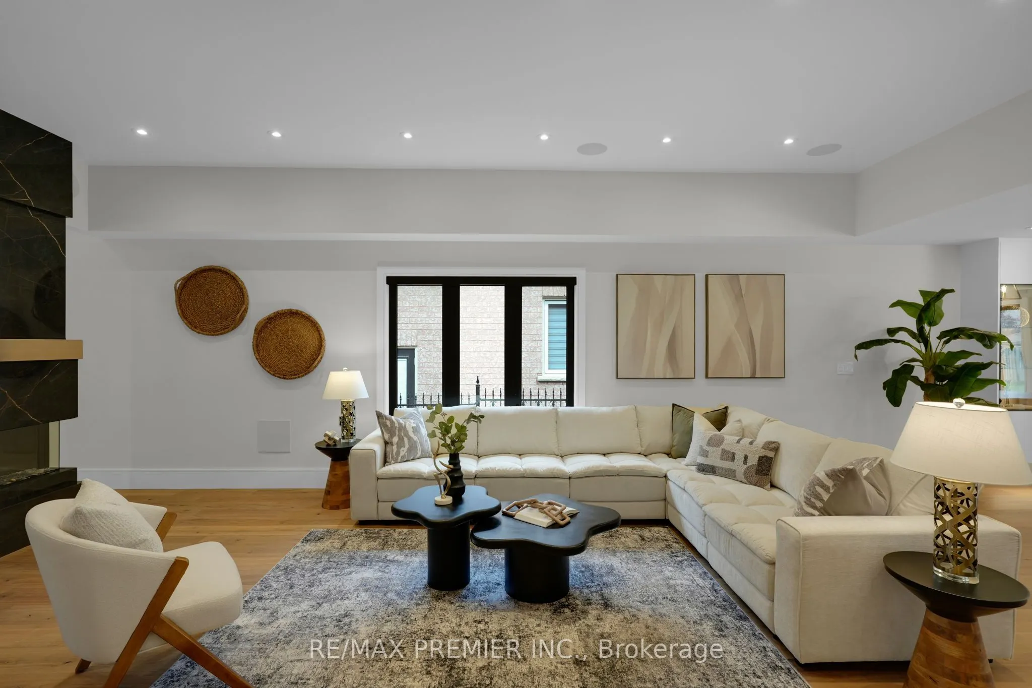 19 Polo Crescent