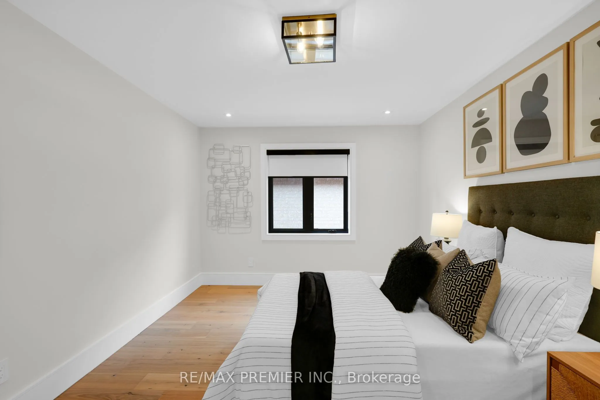 19 Polo Crescent