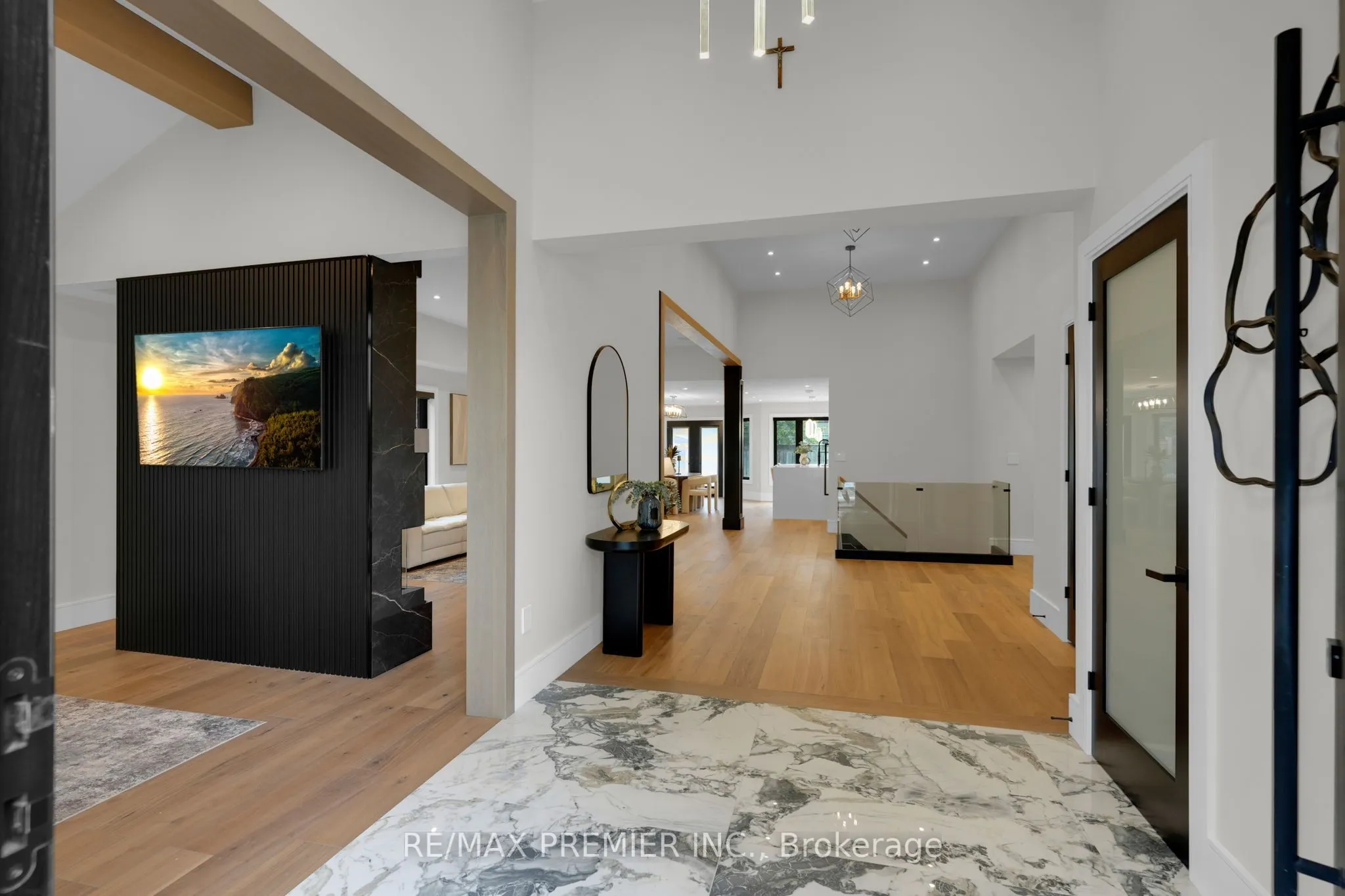 19 Polo Crescent