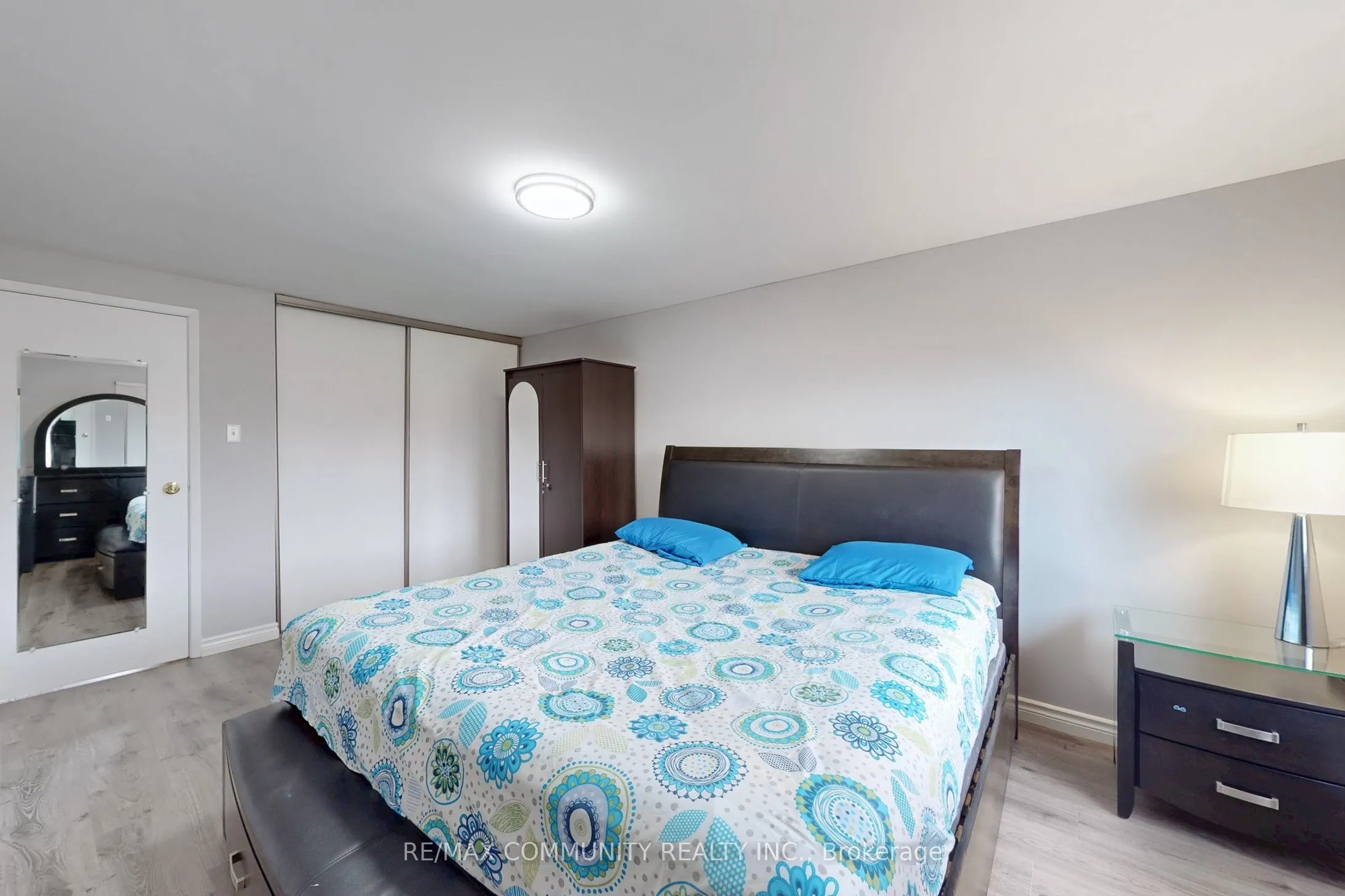 18 Knightsbridge Way, #9