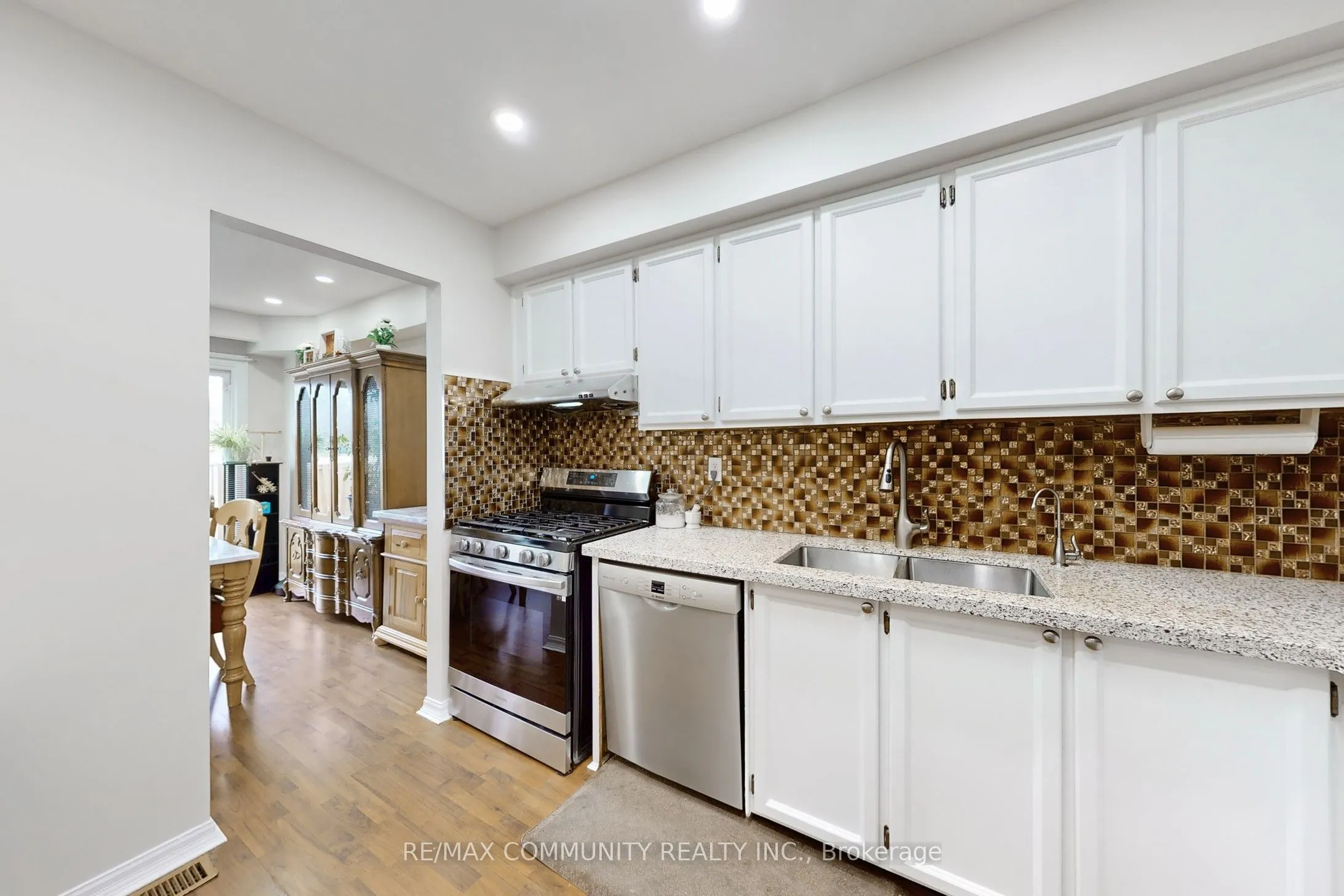 18 Knightsbridge Way, #9