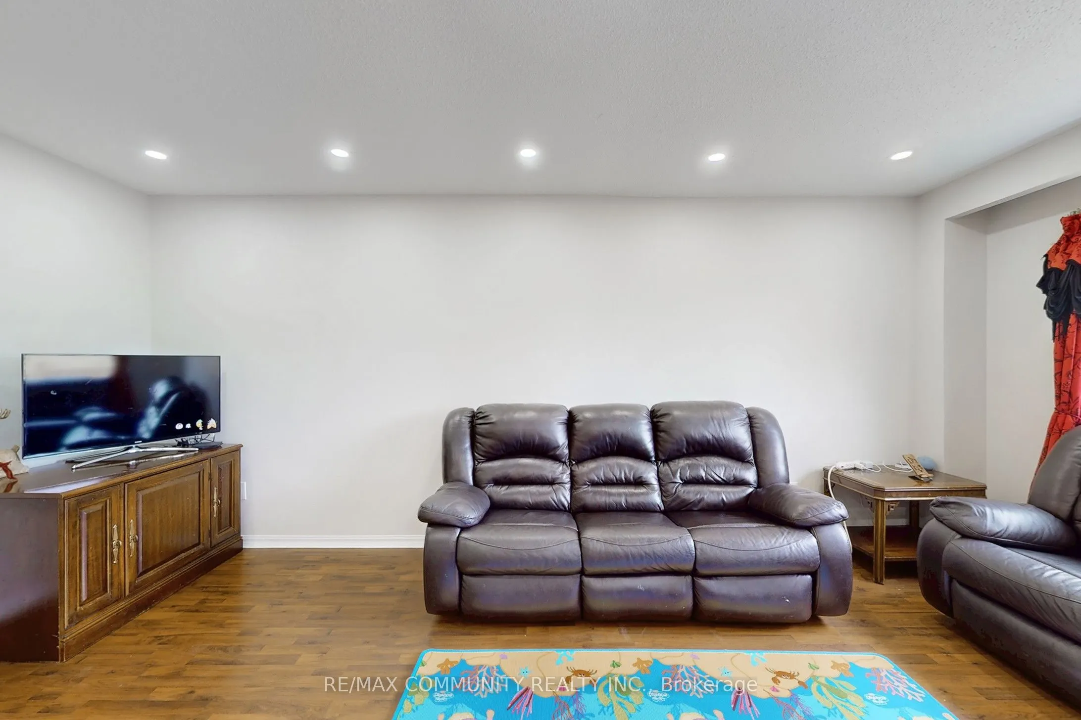 18 Knightsbridge Way, #9