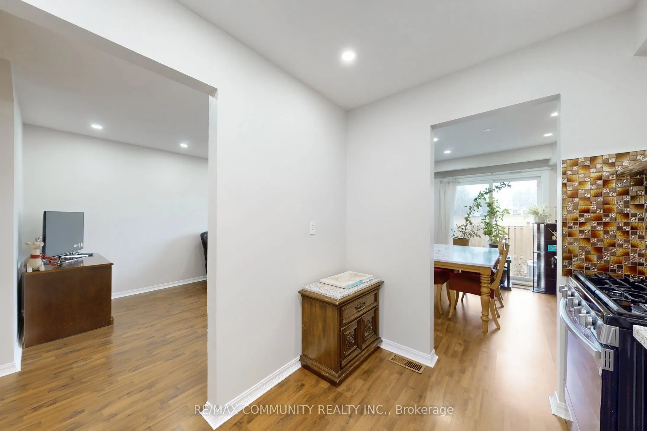 18 Knightsbridge Way, #9