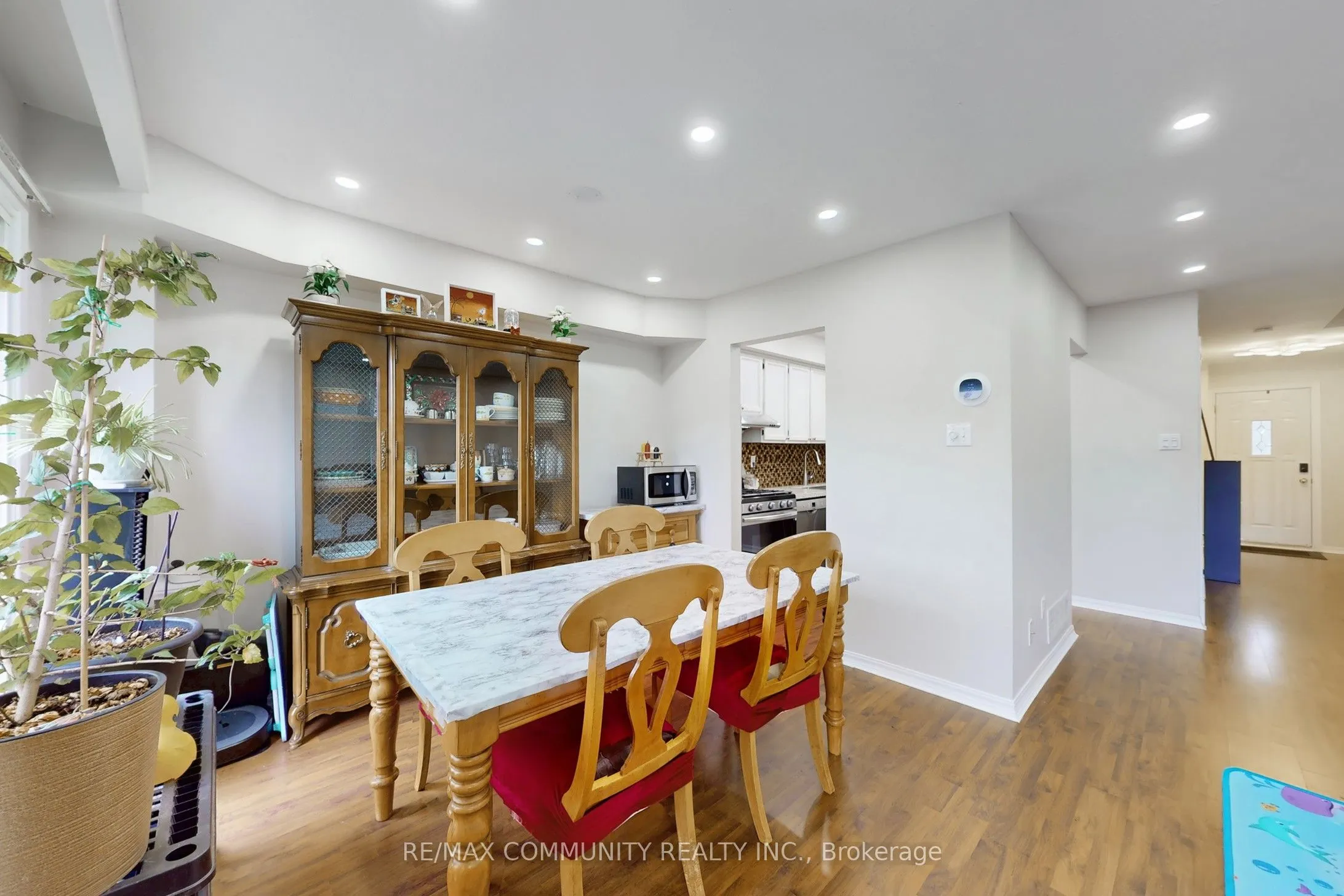 18 Knightsbridge Way, #9