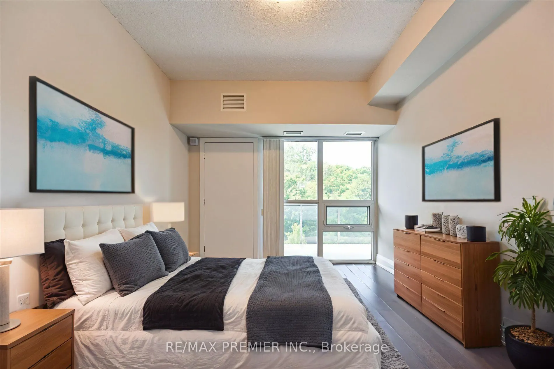 8302 Islington Avenue, #517