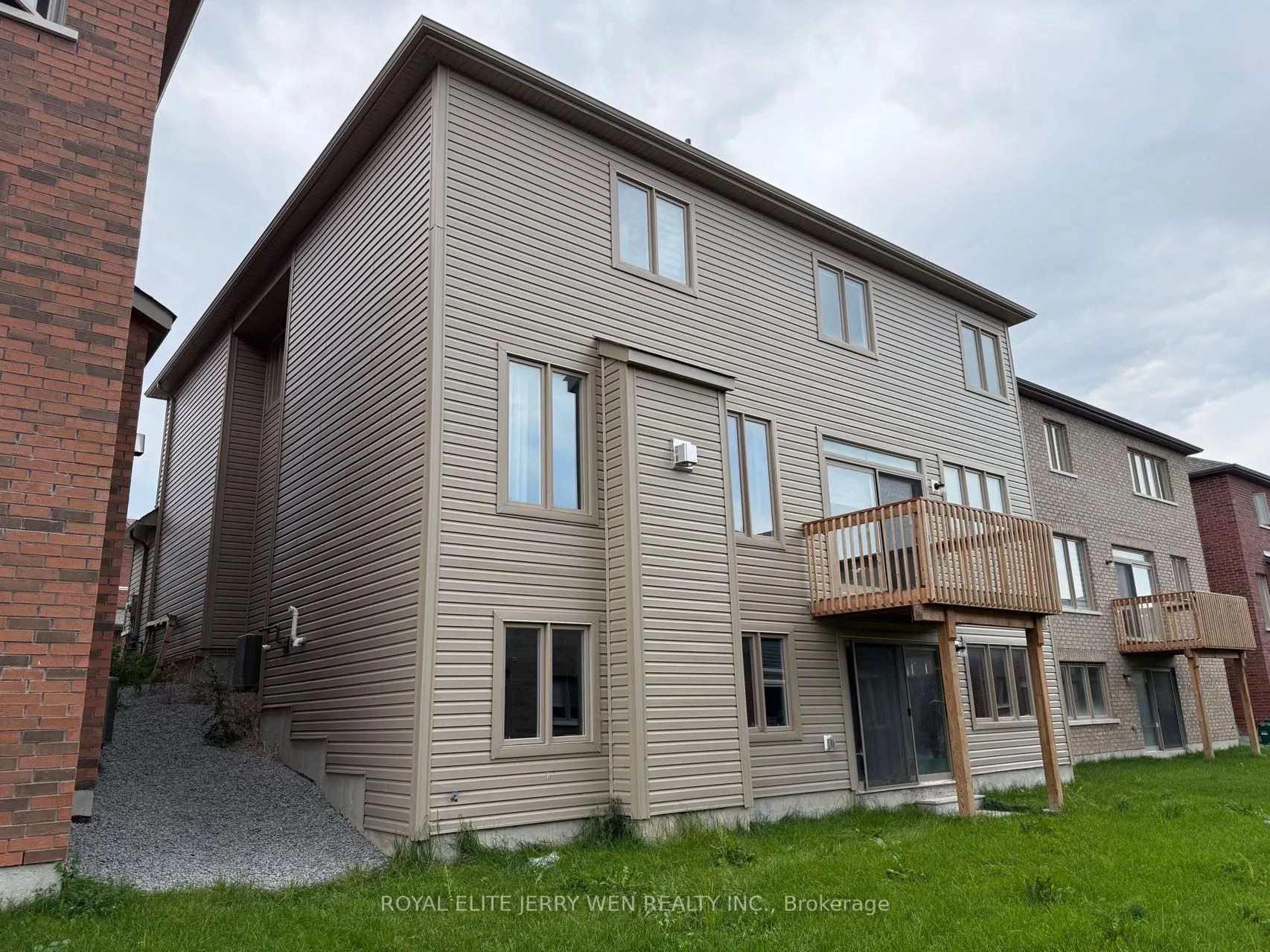 12 Faimira Avenue N