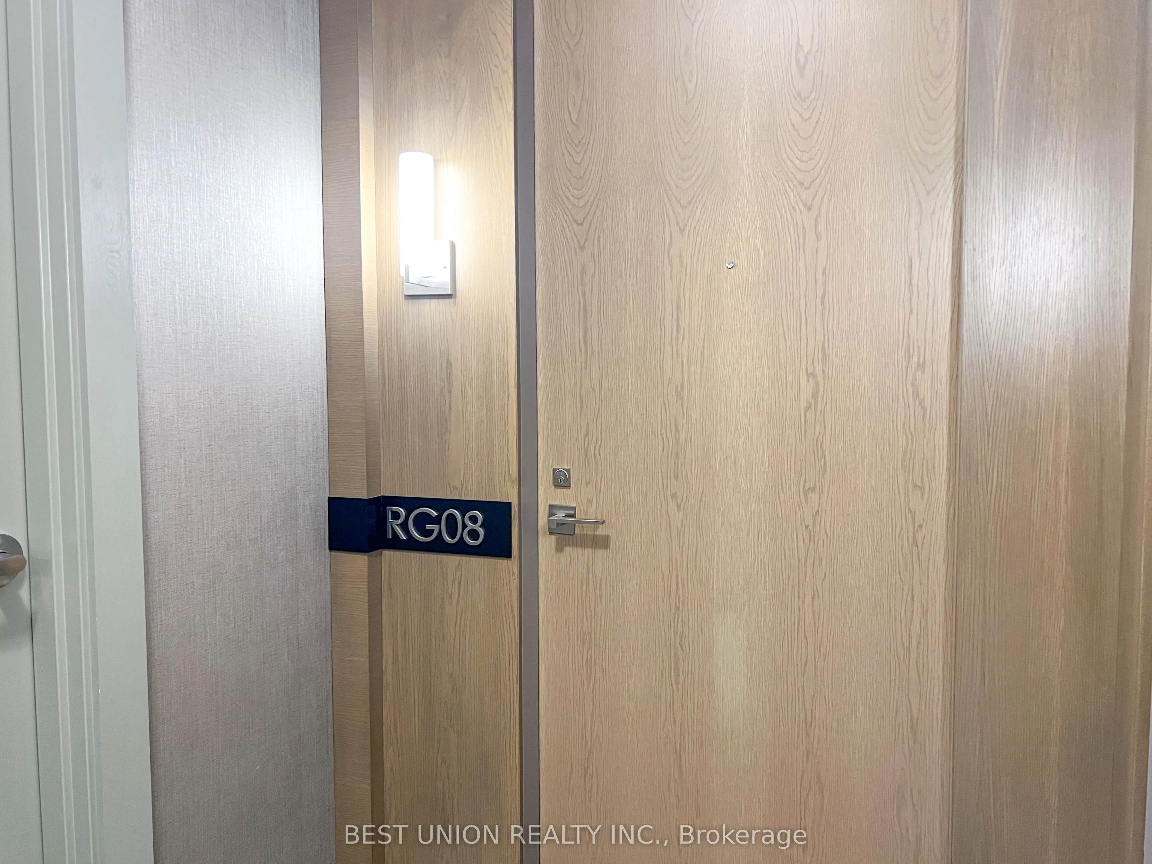 18 Uptown Drive, #RG08