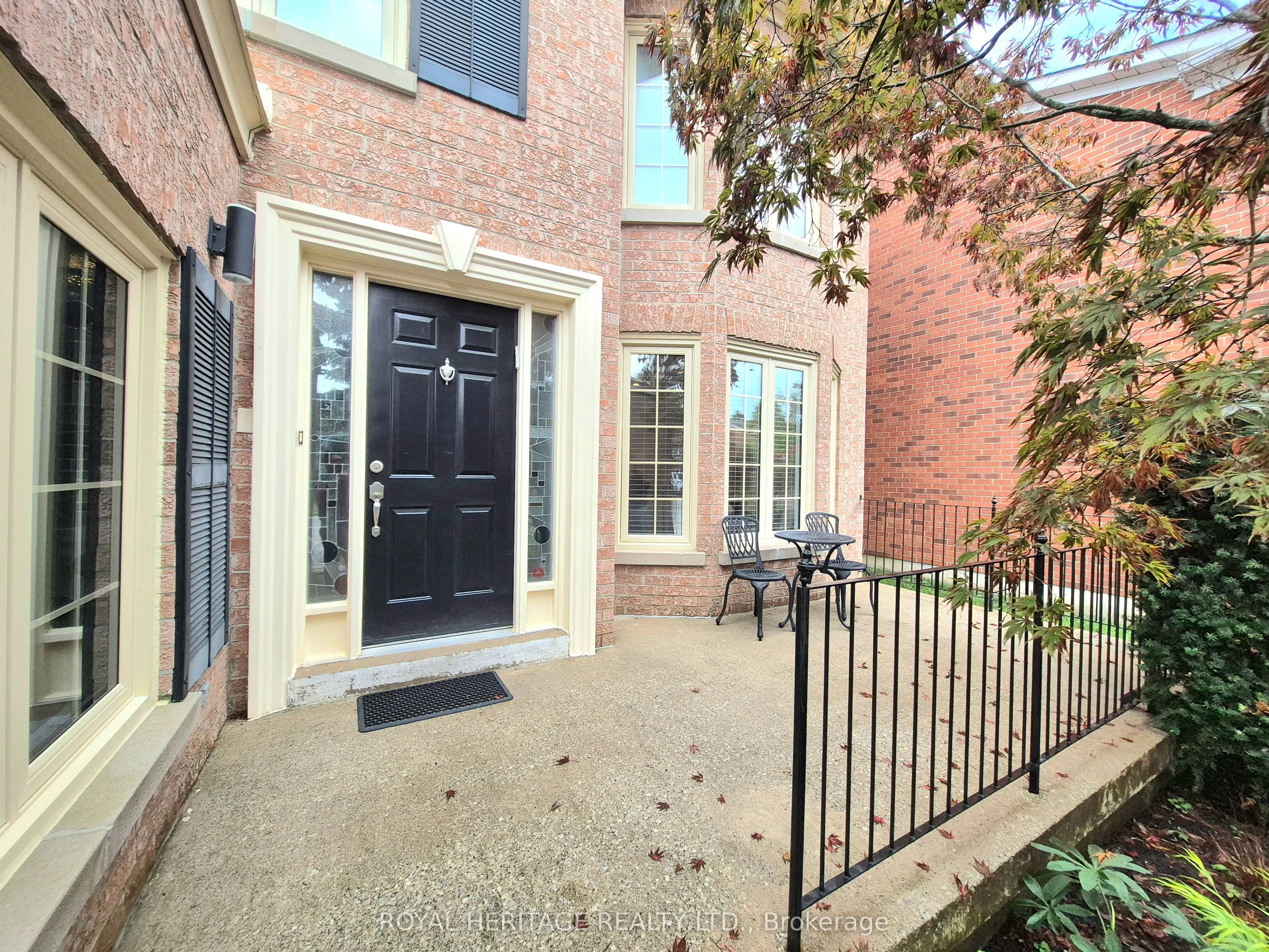 16 Cowles Court