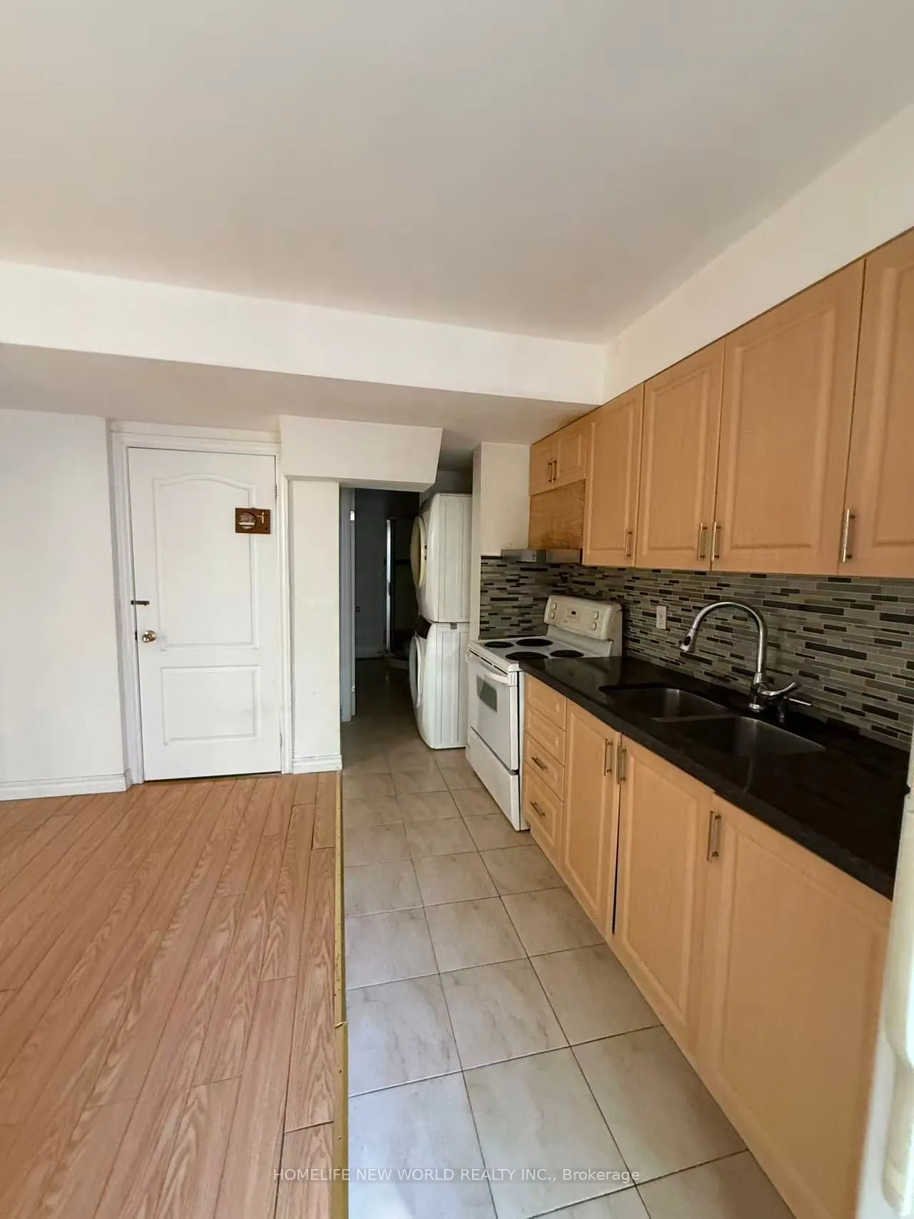 5 RIVINGTON Avenue, #BASEMENT