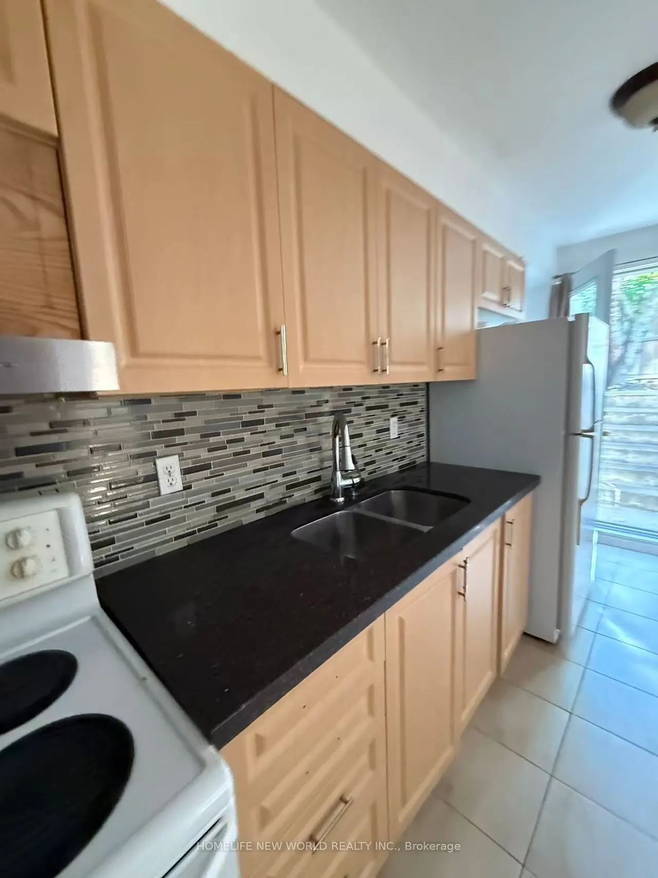 5 RIVINGTON Avenue, #BASEMENT