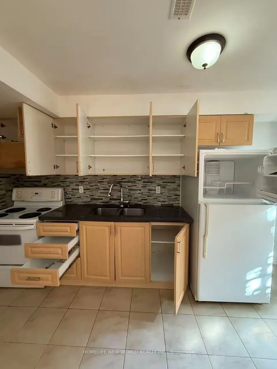 5 RIVINGTON Avenue, #BASEMENT