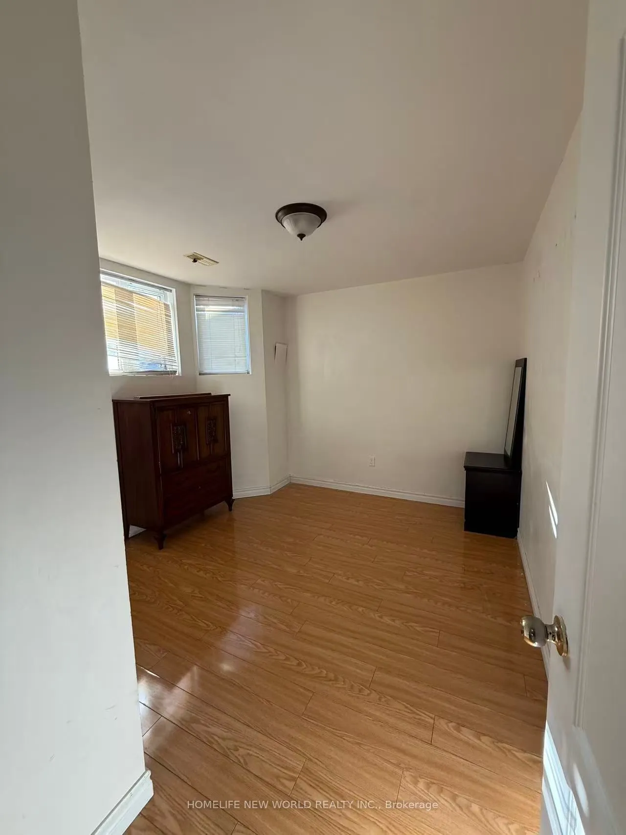 5 RIVINGTON Avenue, #BASEMENT