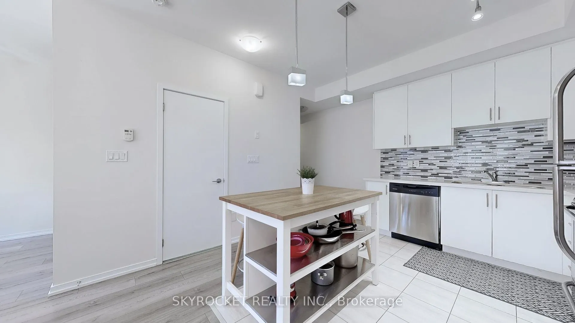 26 Bruce Street, #B18