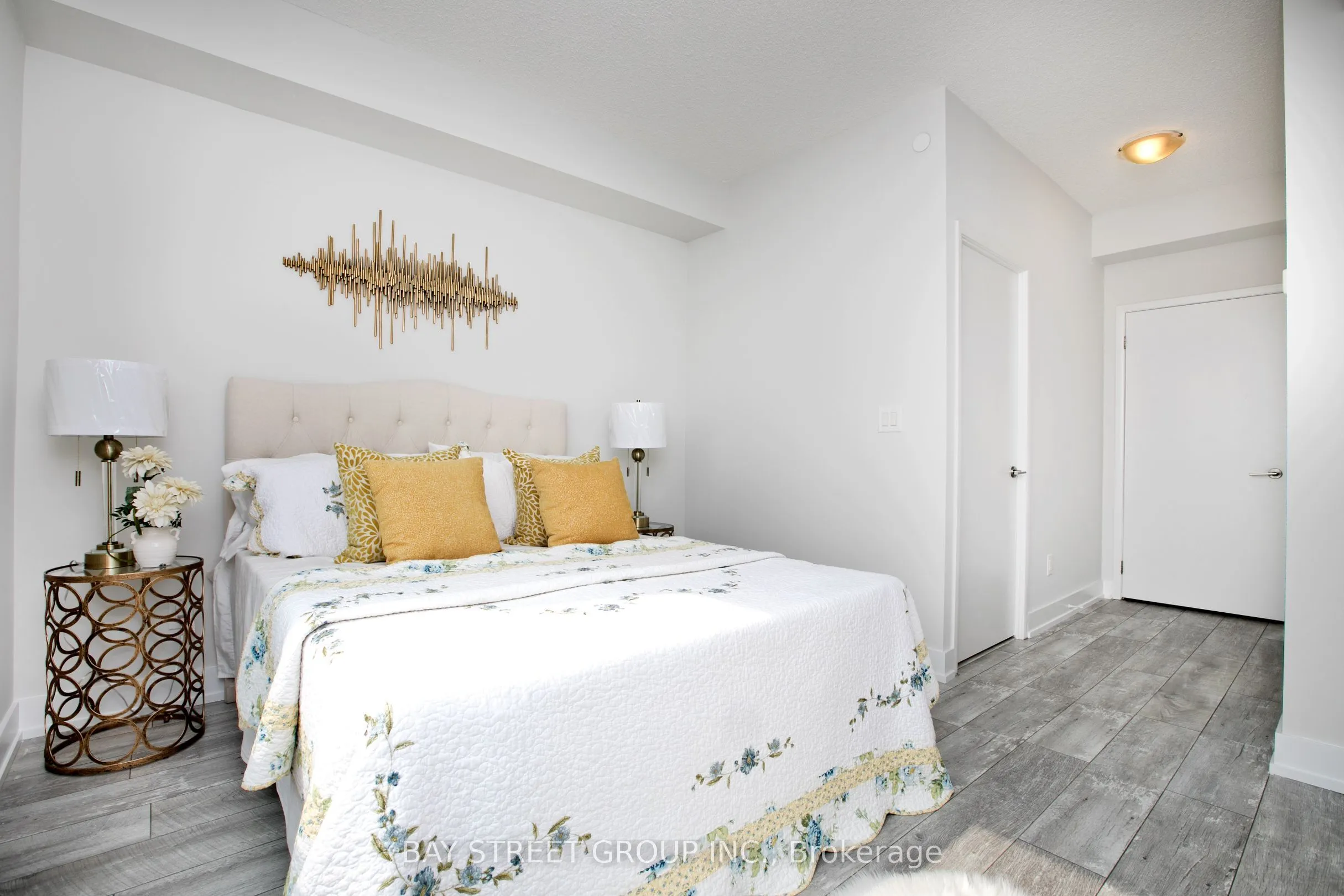 540 Bur Oak Avenue, #528