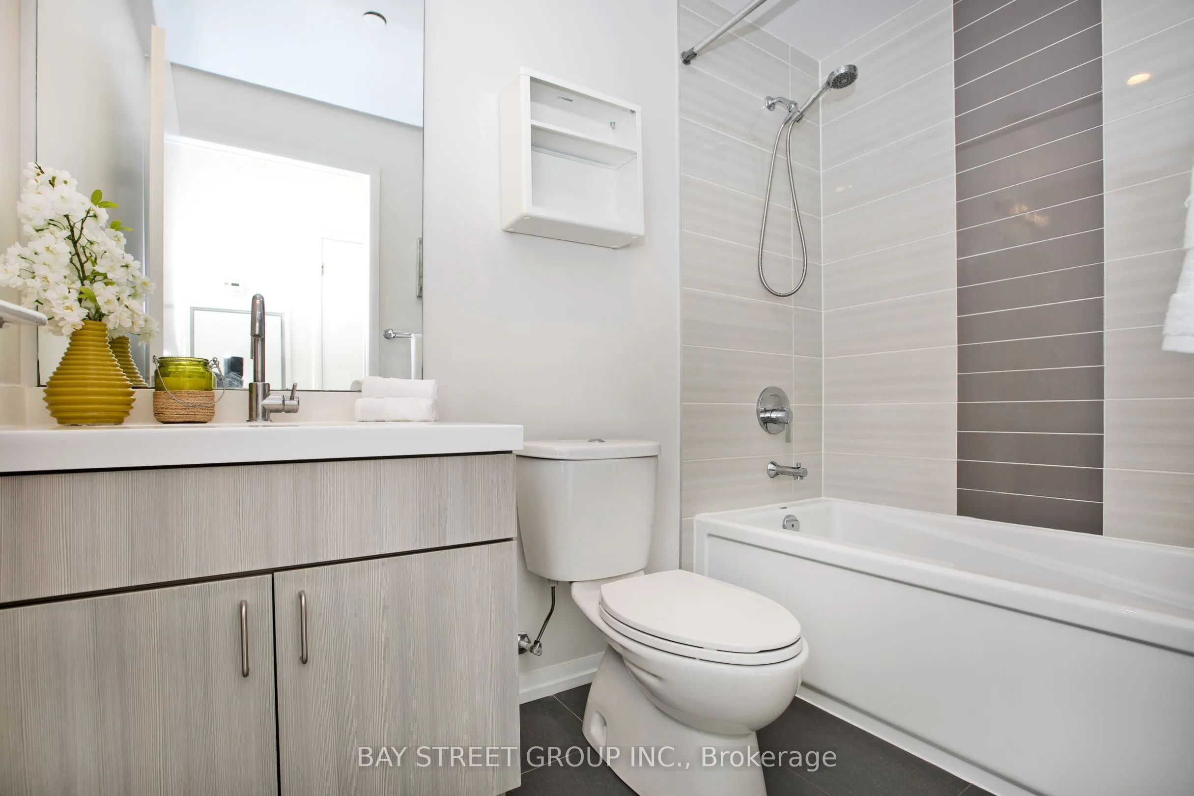 540 Bur Oak Avenue, #528