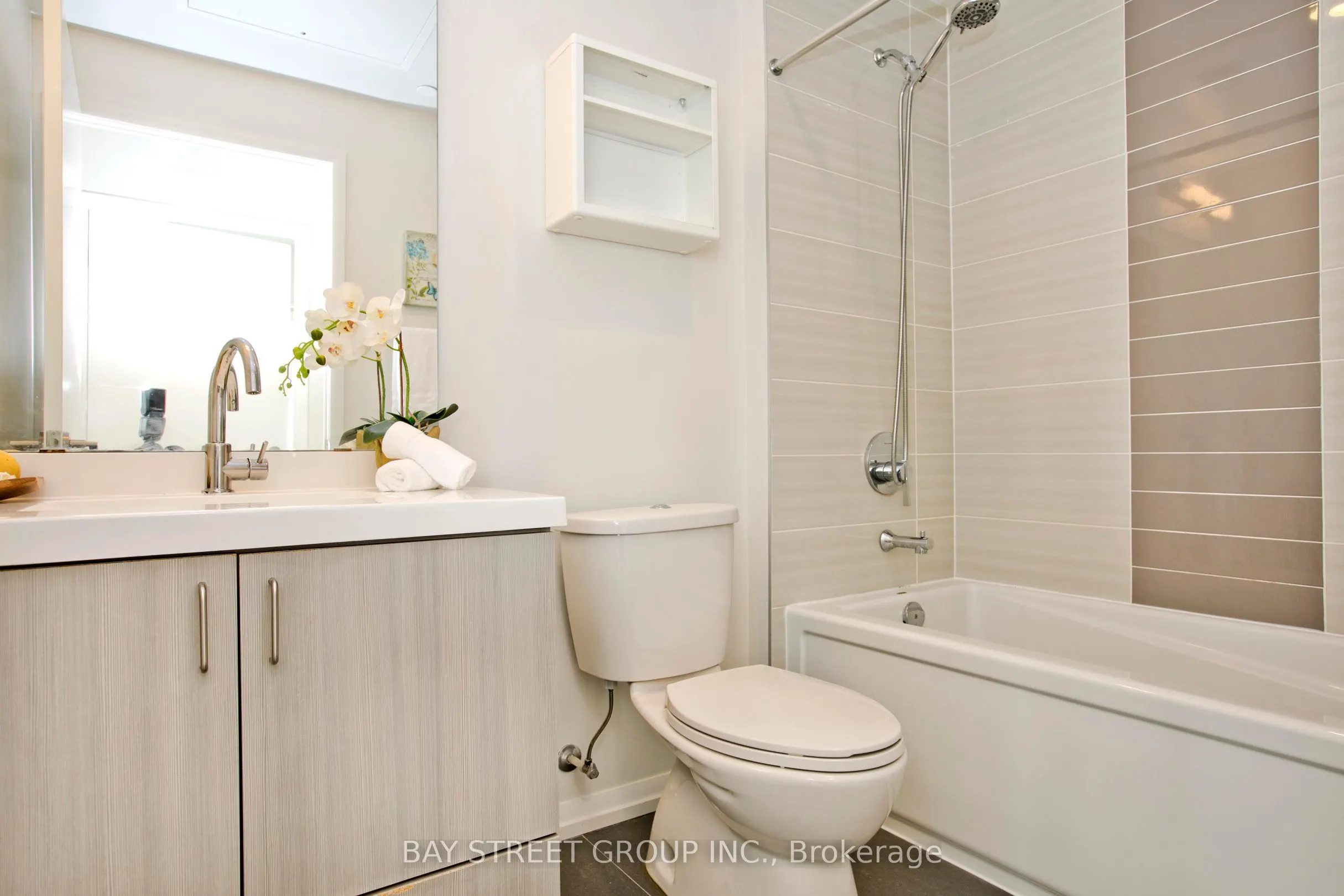 540 Bur Oak Avenue, #528