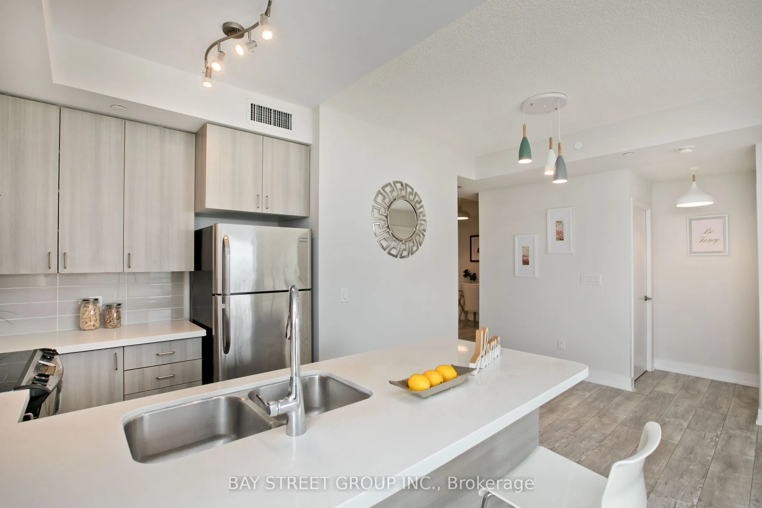 540 Bur Oak Avenue, #528