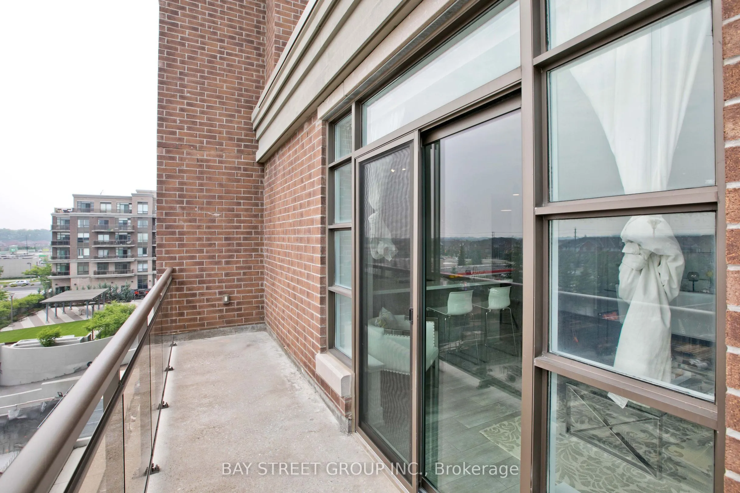 540 Bur Oak Avenue, #528