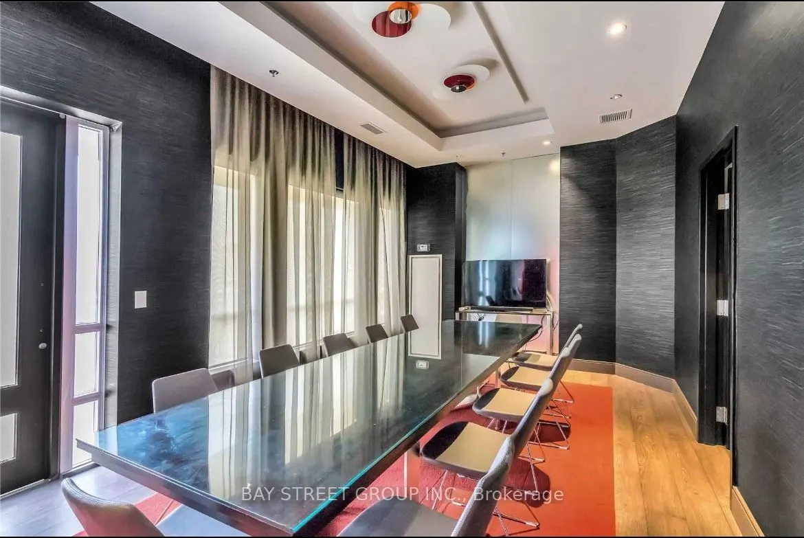 540 Bur Oak Avenue, #528
