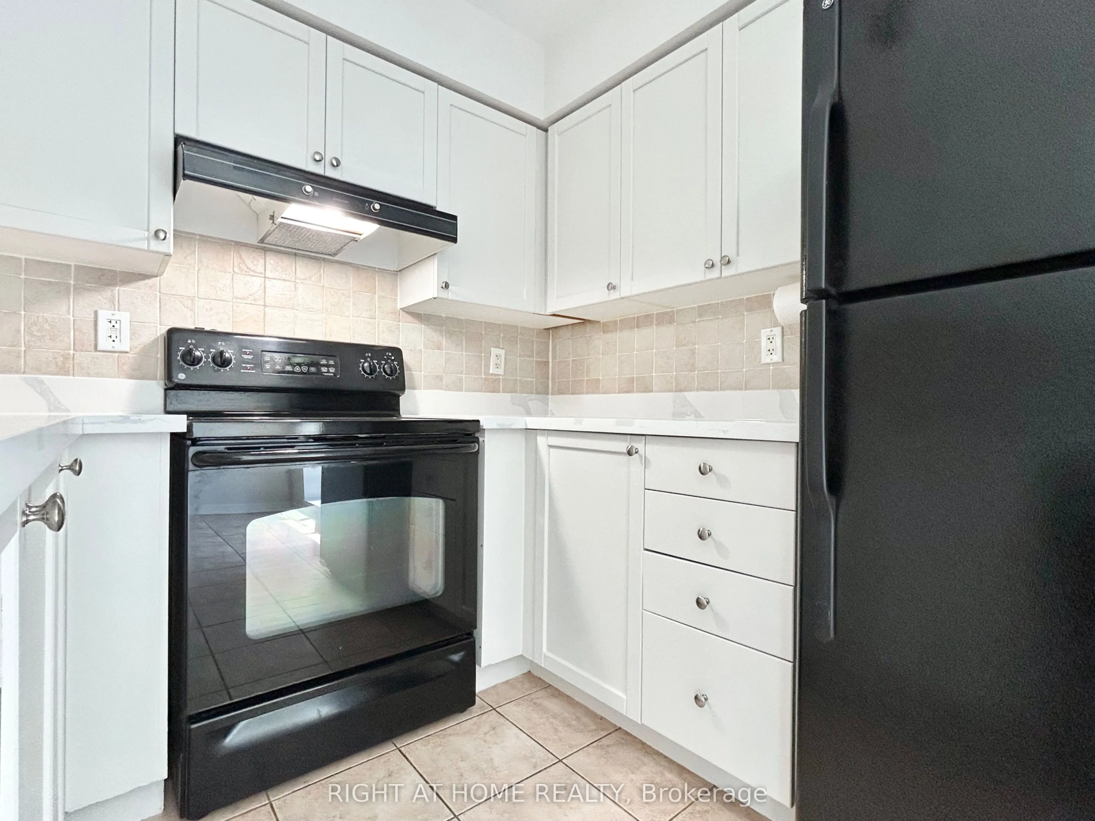 11 Oneida Crescent, #310