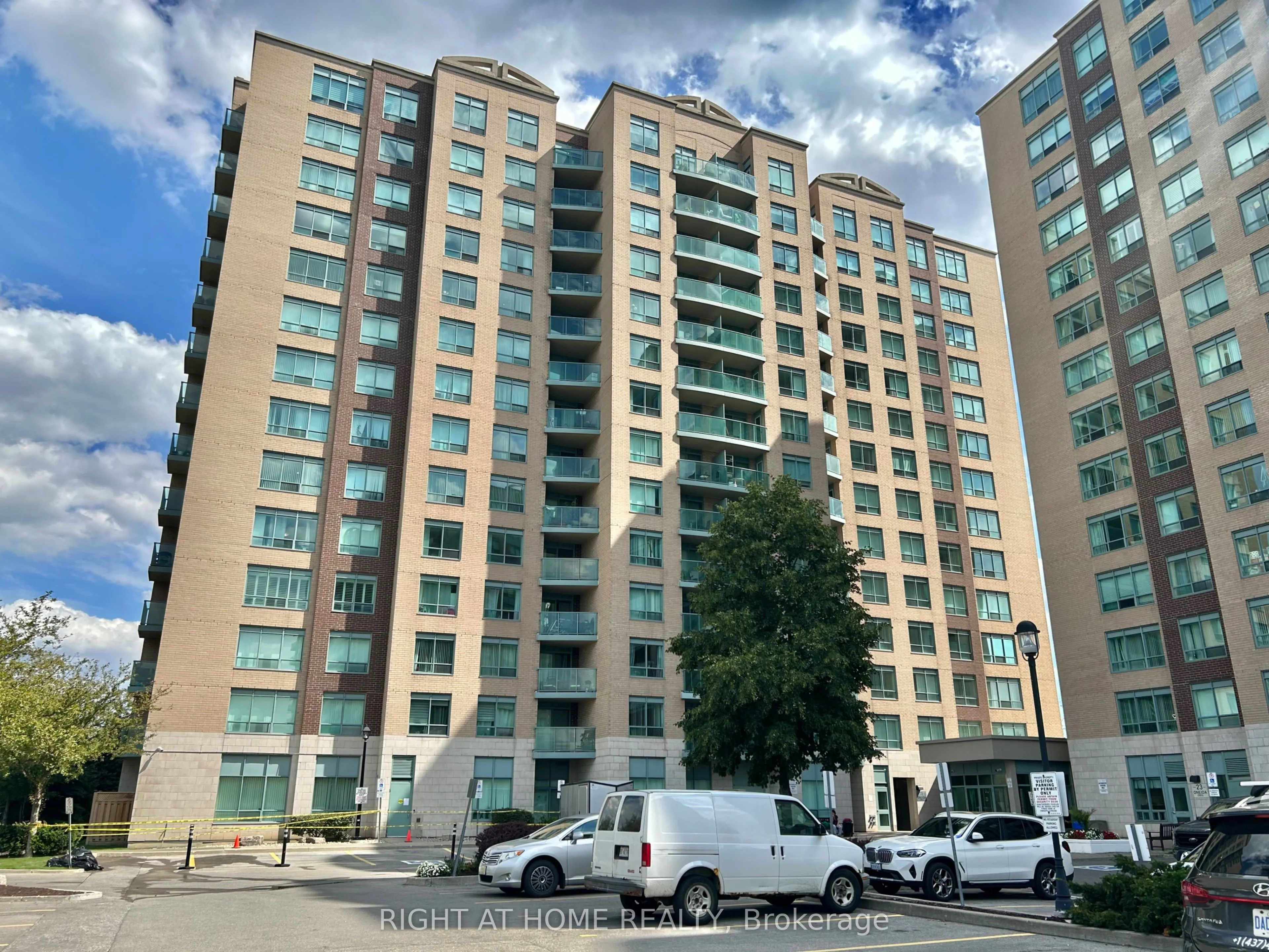 11 Oneida Crescent, #310