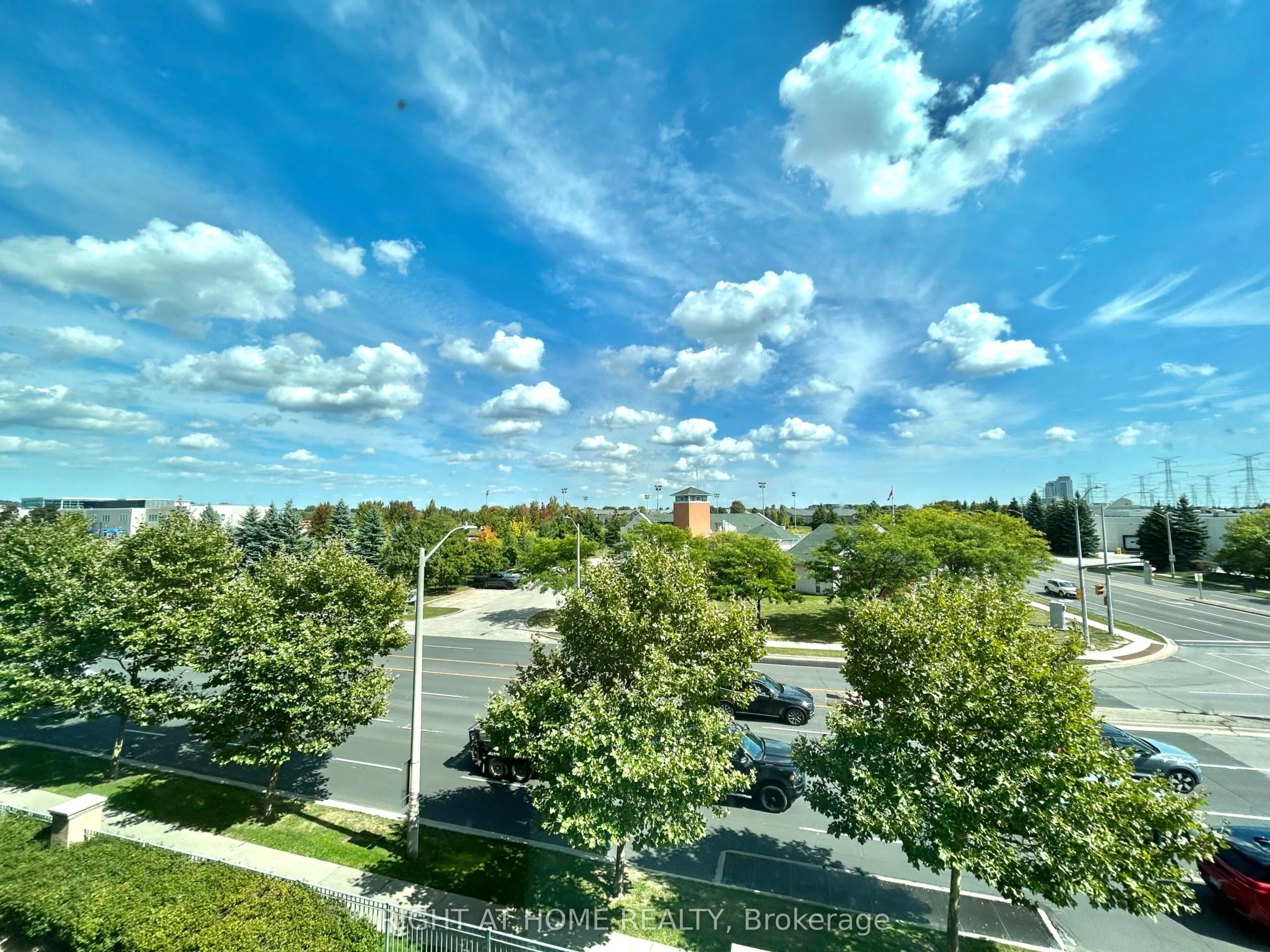 11 Oneida Crescent, #310