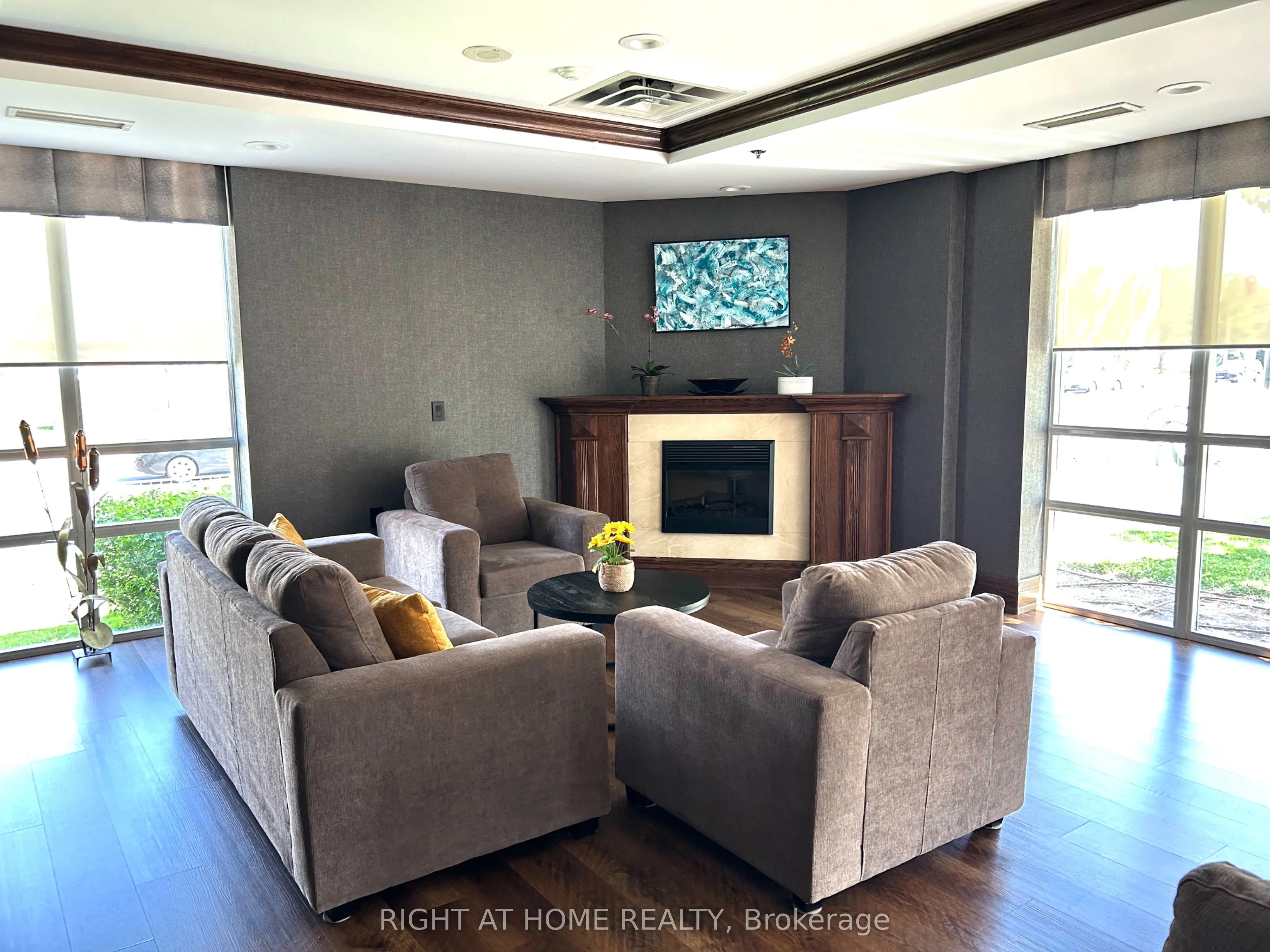 11 Oneida Crescent, #310