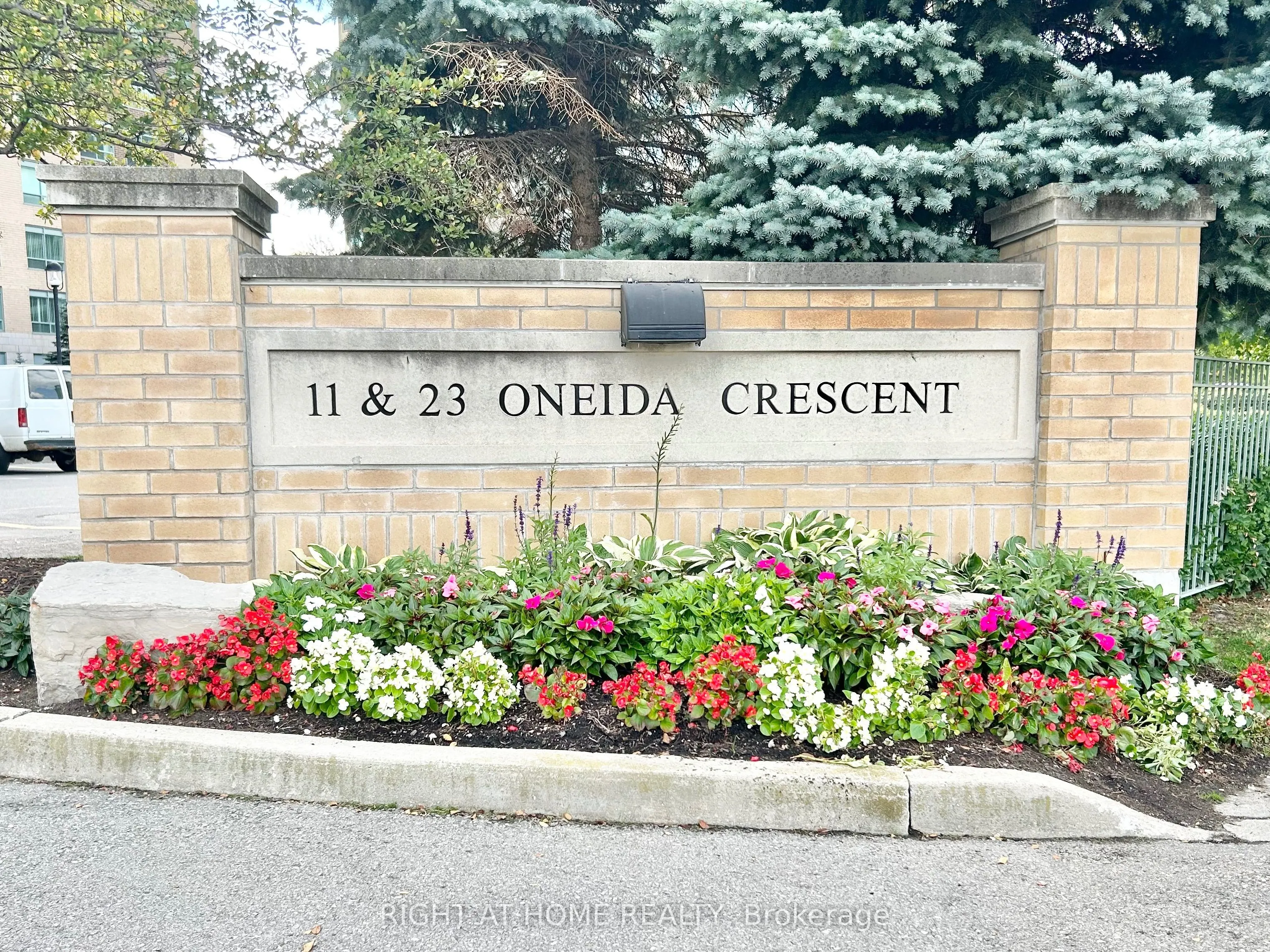 11 Oneida Crescent, #310