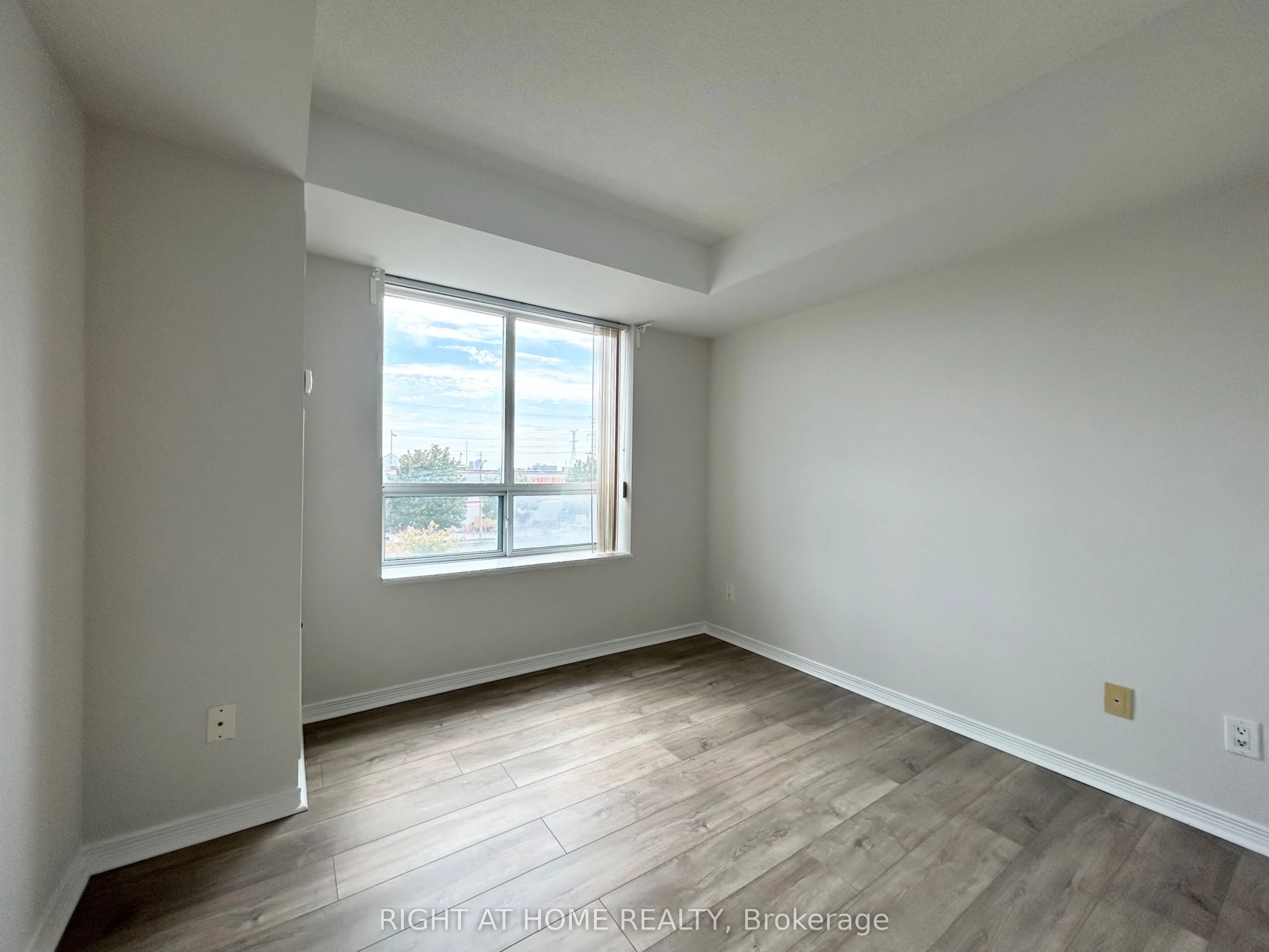 11 Oneida Crescent, #310