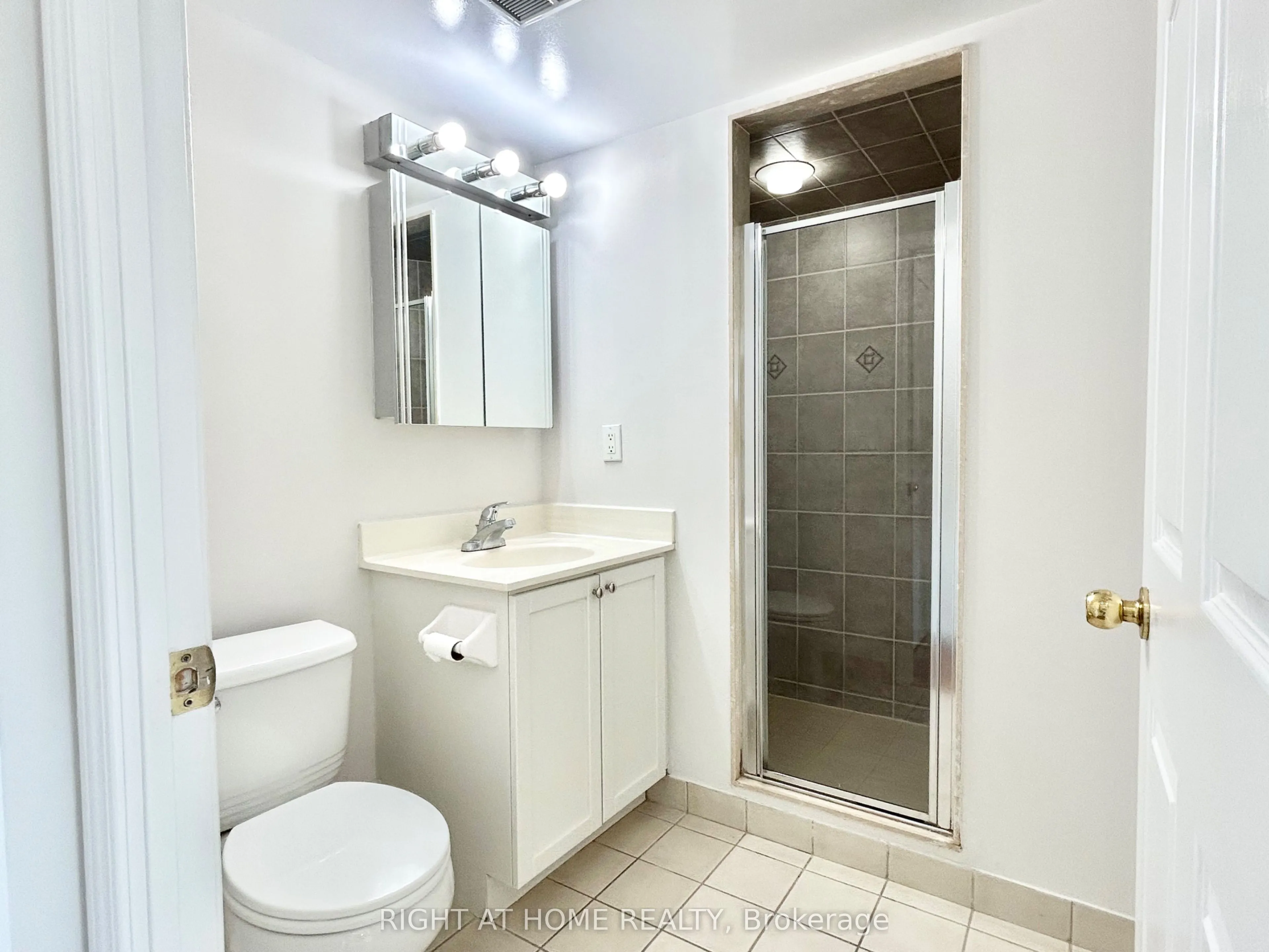 11 Oneida Crescent, #310