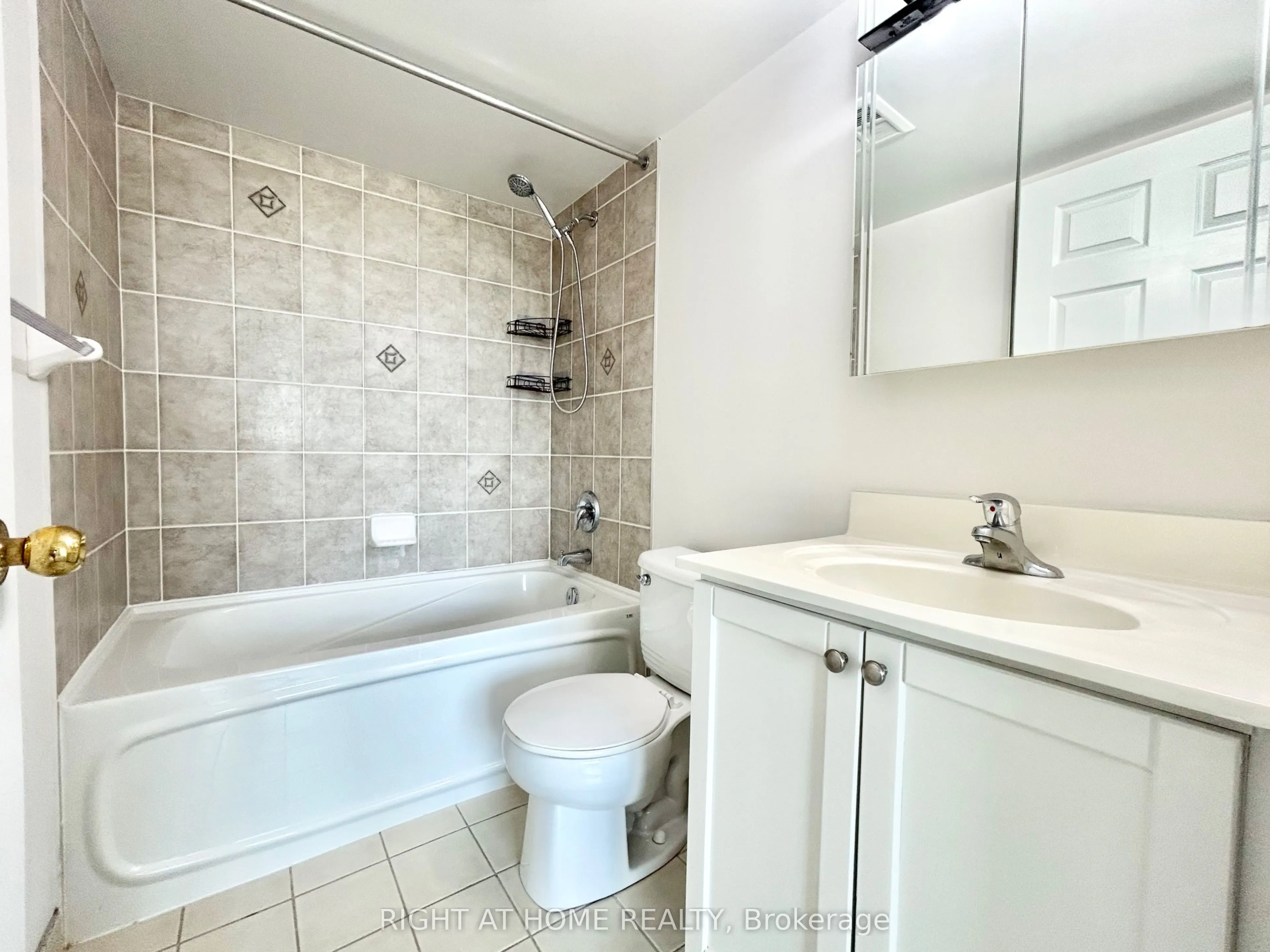 11 Oneida Crescent, #310