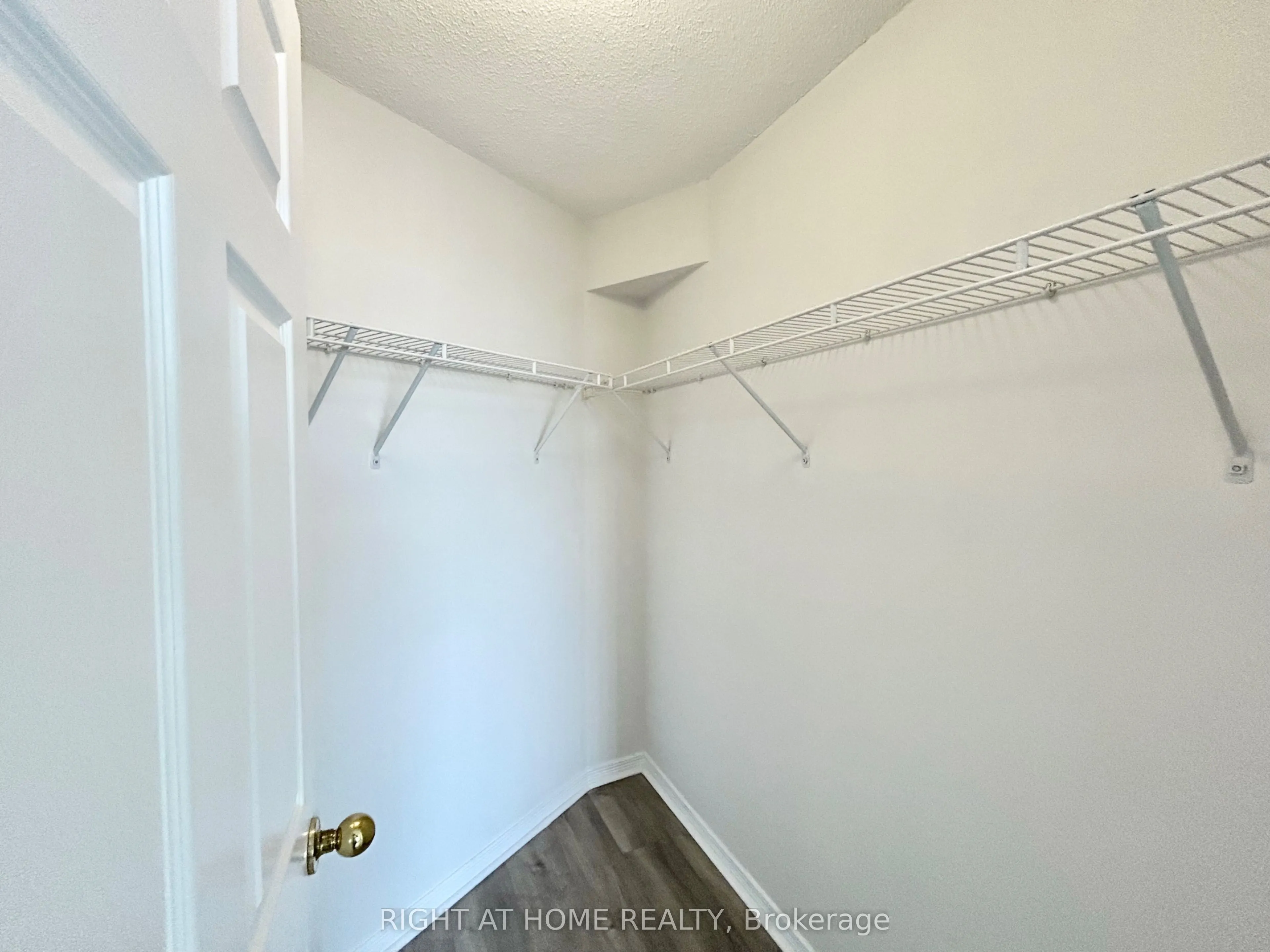 11 Oneida Crescent, #310