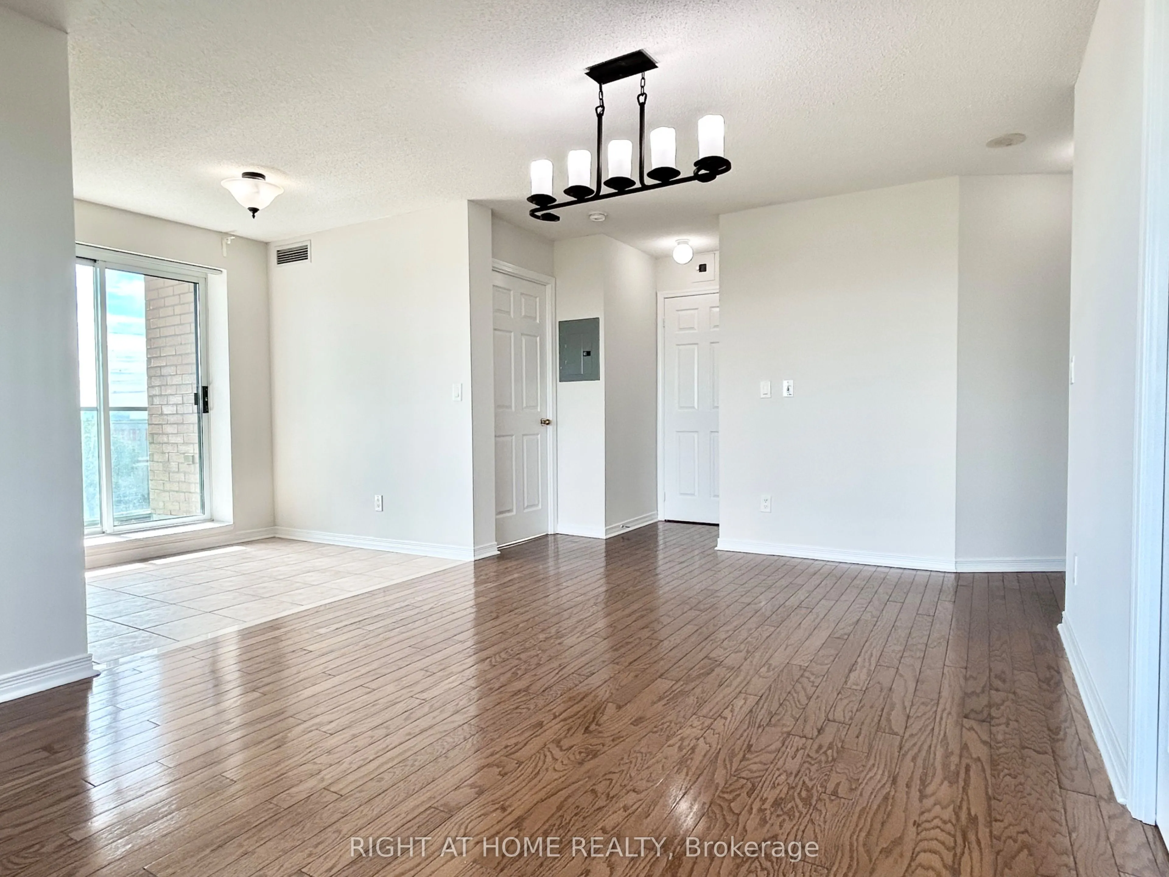 11 Oneida Crescent, #310
